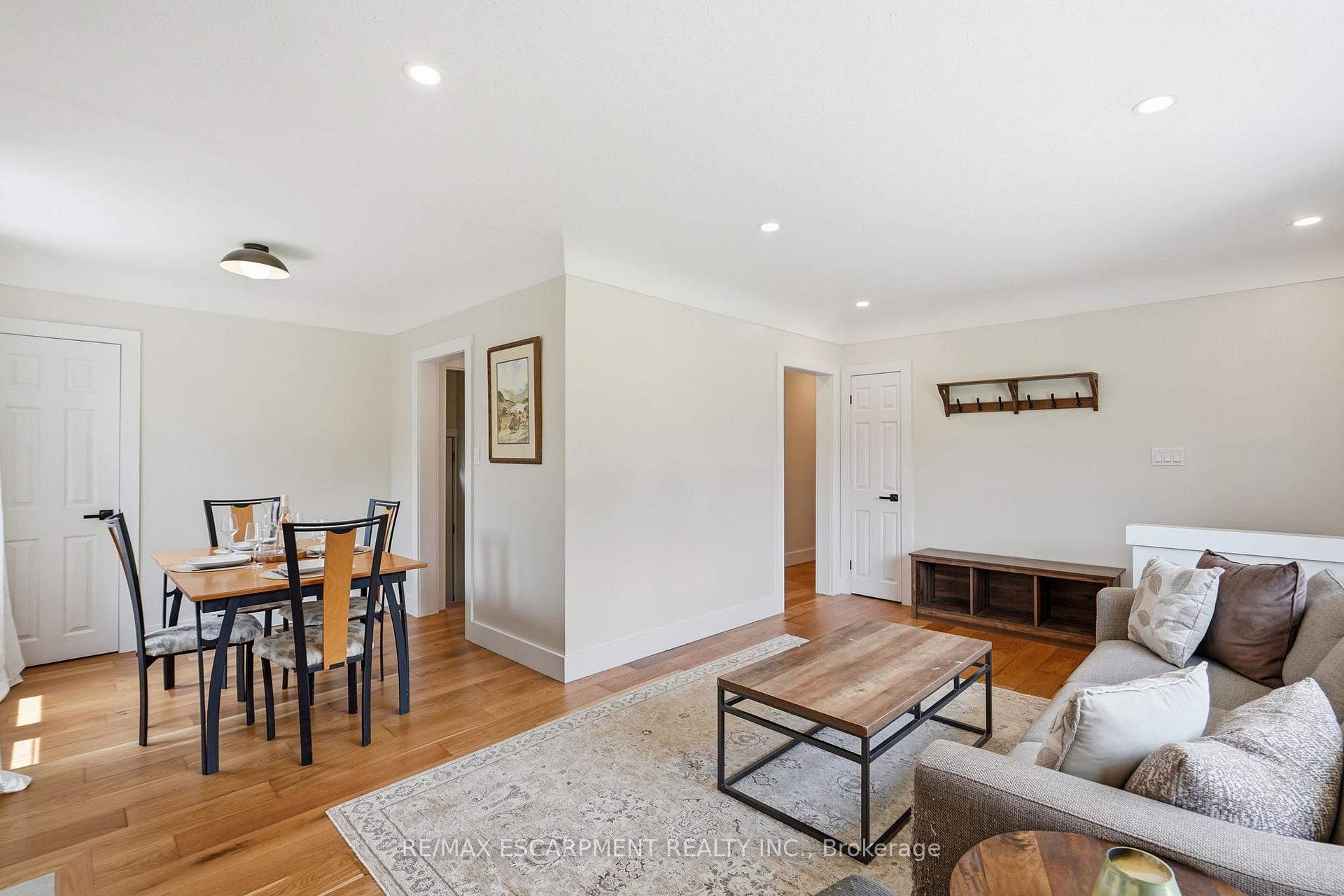 Photo 11 of 16 Kings Forest Drive, Hamilton, Huntington — HOMEH