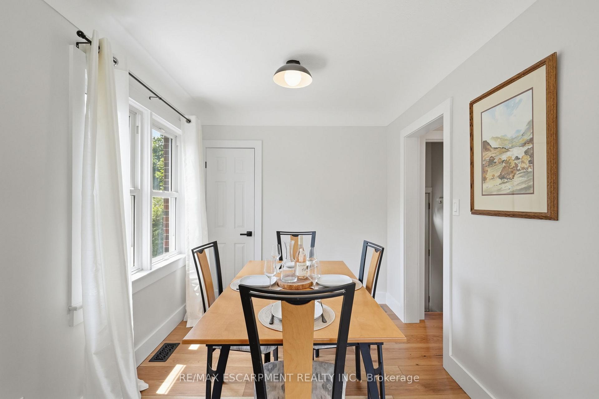 Photo 12 of 16 Kings Forest Drive, Hamilton, Huntington — HOMEH