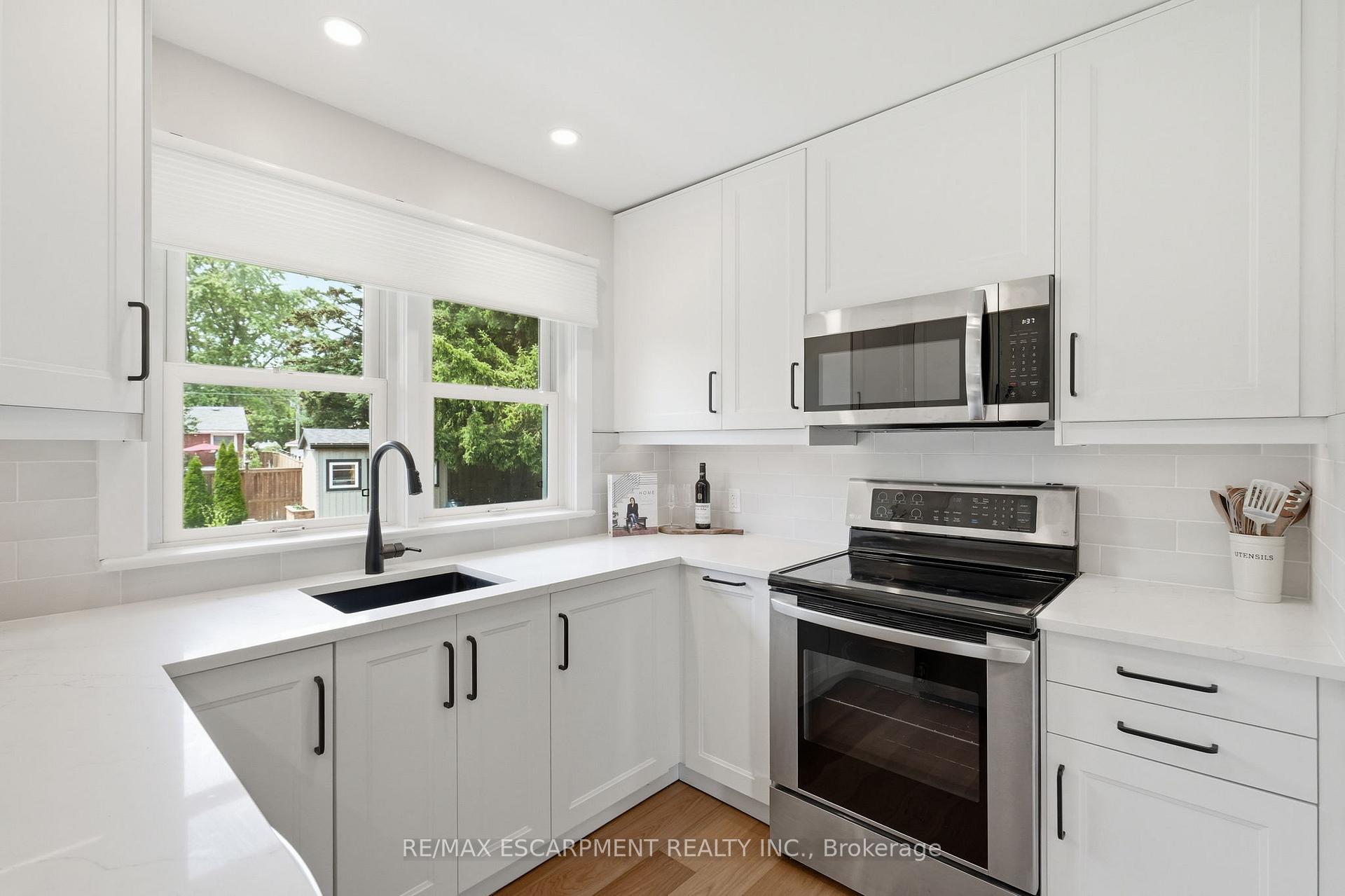Photo 17 of 16 Kings Forest Drive, Hamilton, Huntington — HOMEH