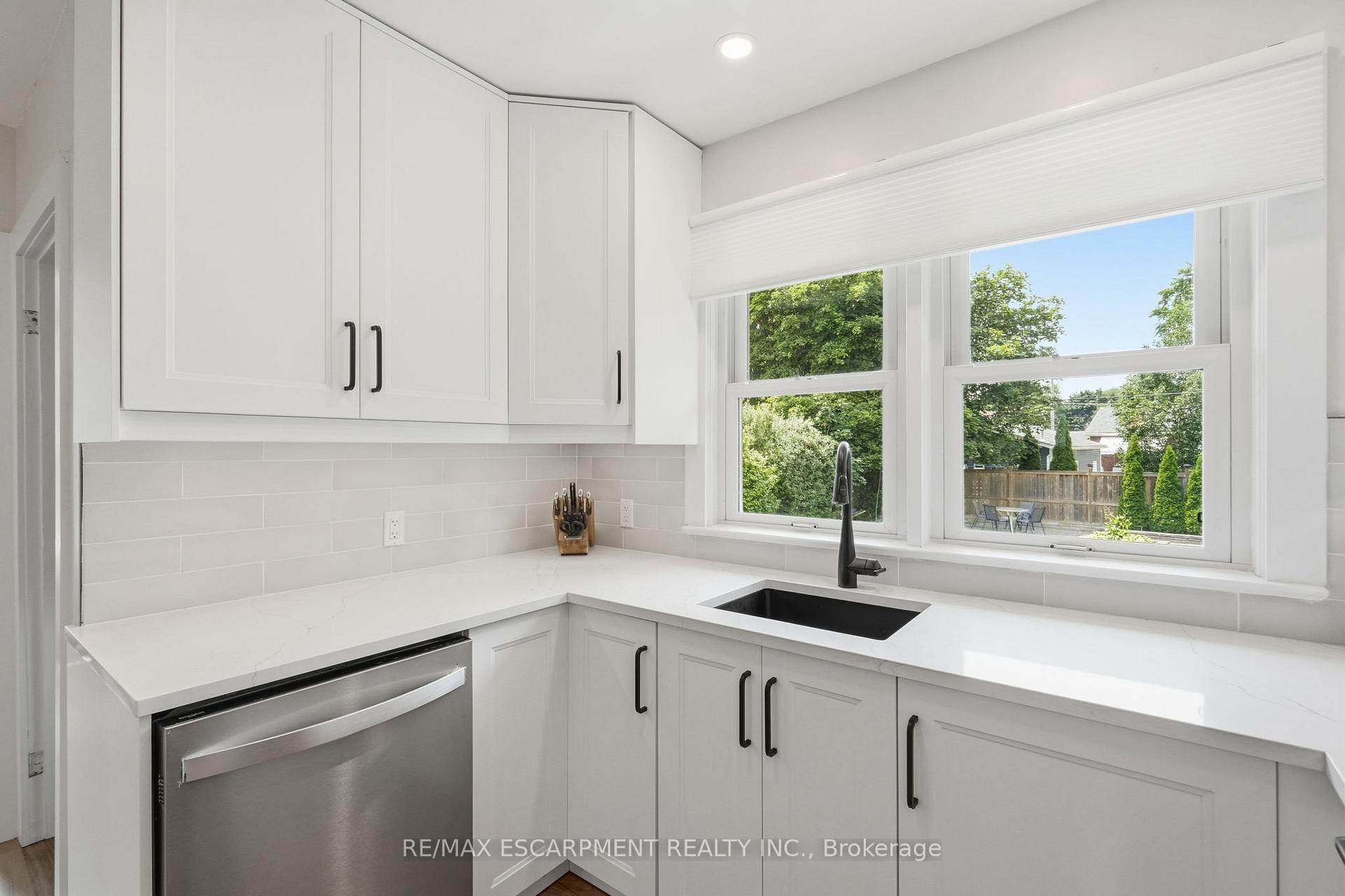 Photo 19 of 16 Kings Forest Drive, Hamilton, Huntington — HOMEH