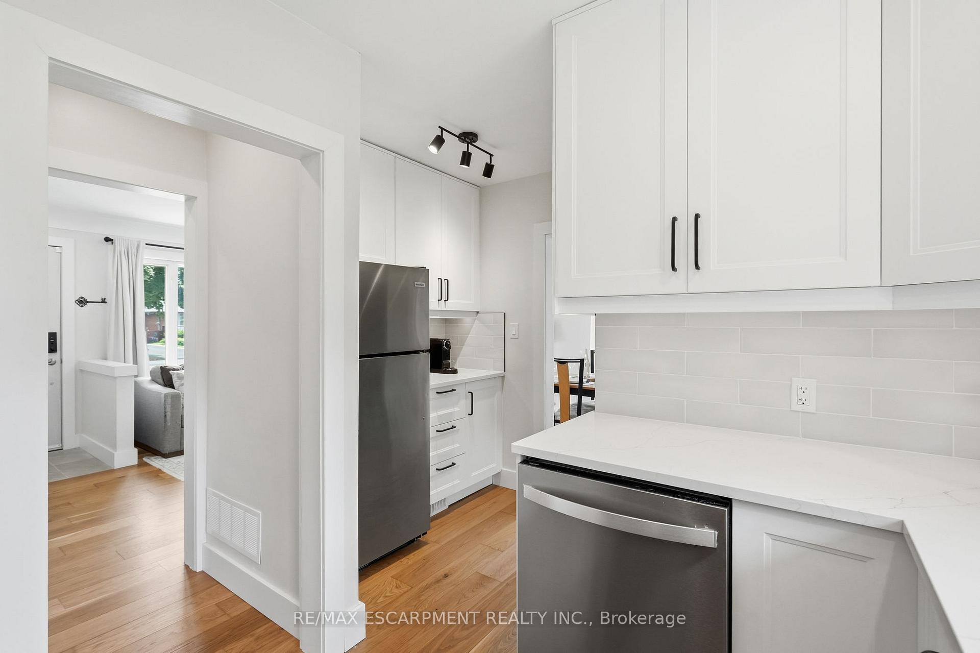 Photo 20 of 16 Kings Forest Drive, Hamilton, Huntington — HOMEH