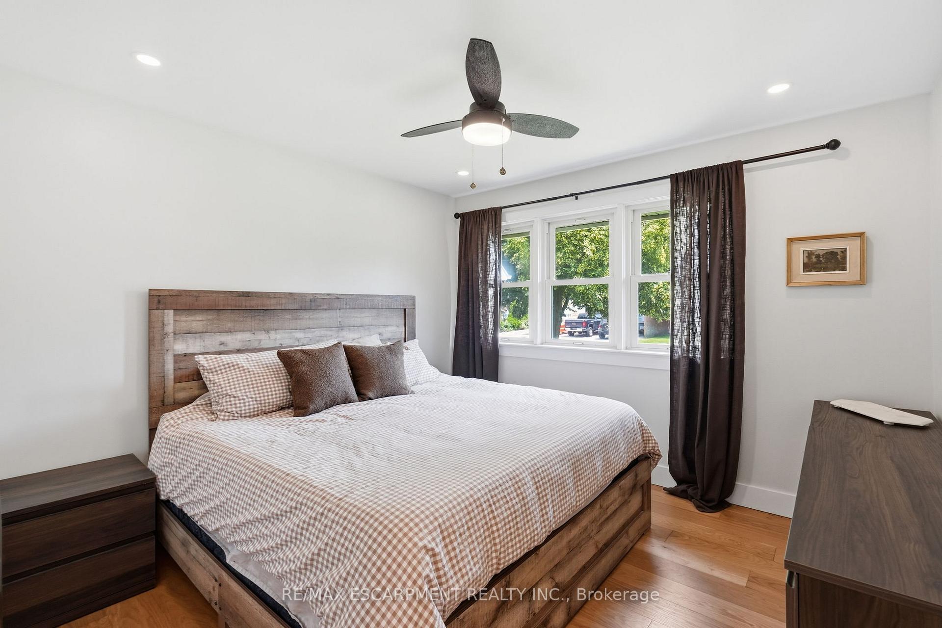 Photo 22 of 16 Kings Forest Drive, Hamilton, Huntington — HOMEH