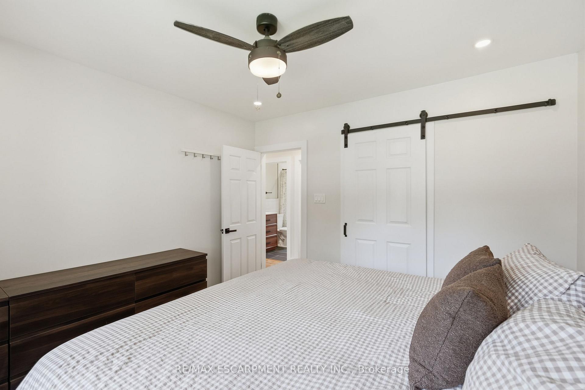 Photo 23 of 16 Kings Forest Drive, Hamilton, Huntington — HOMEH
