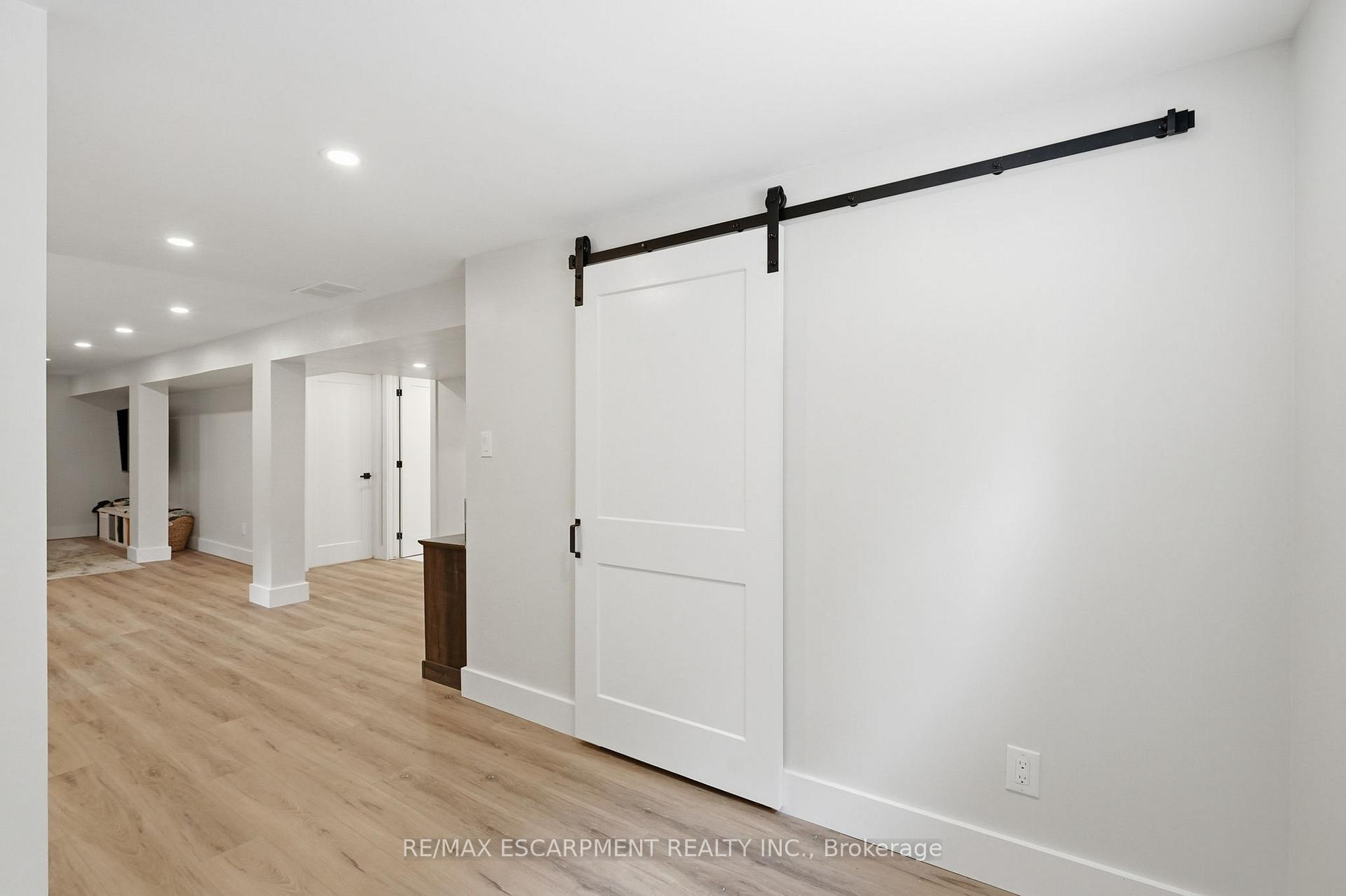Photo 32 of 16 Kings Forest Drive, Hamilton, Huntington — HOMEH