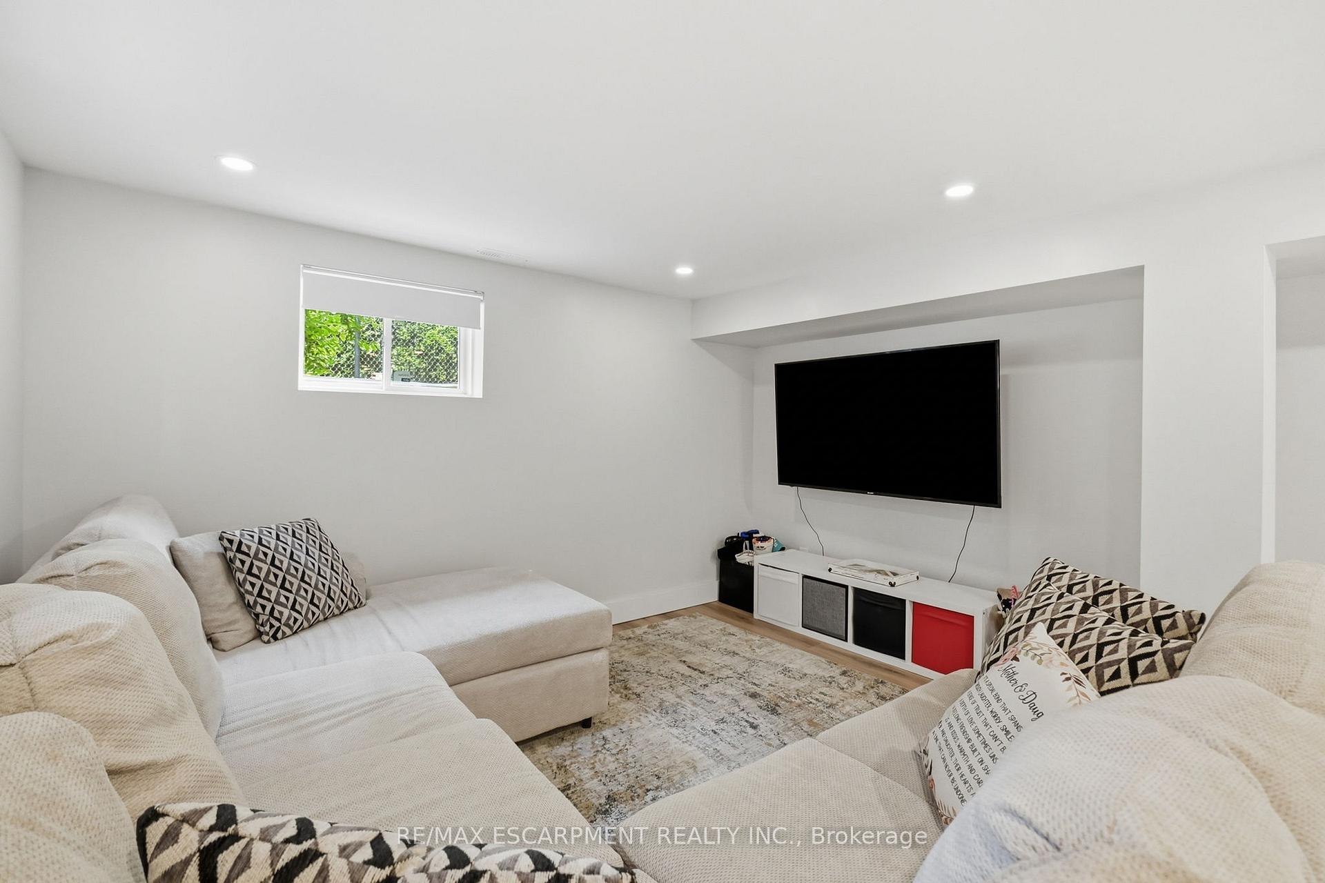 Photo 35 of 16 Kings Forest Drive, Hamilton, Huntington — HOMEH