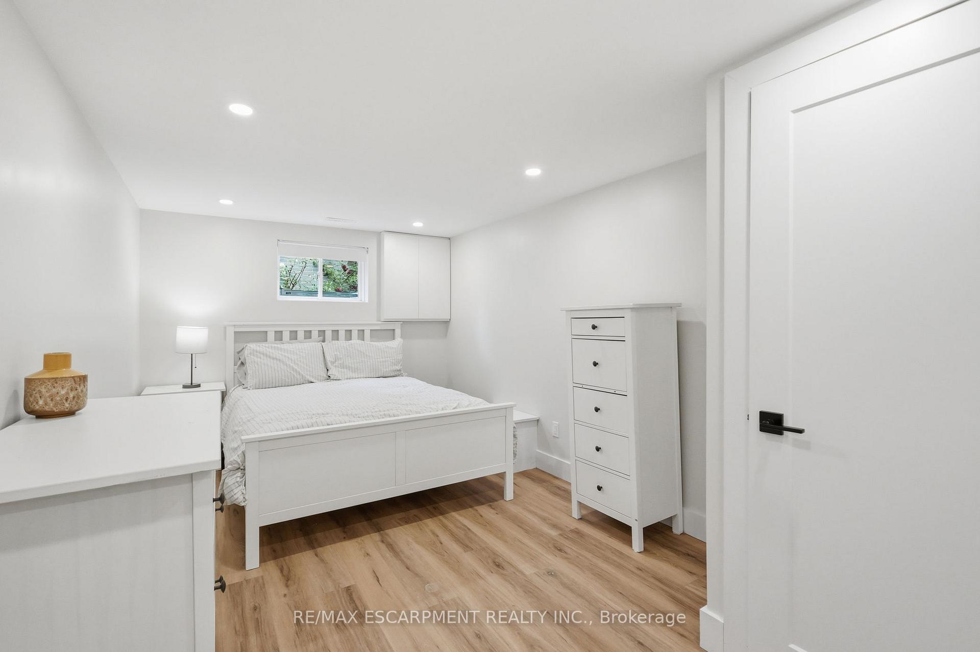 Photo 37 of 16 Kings Forest Drive, Hamilton, Huntington — HOMEH