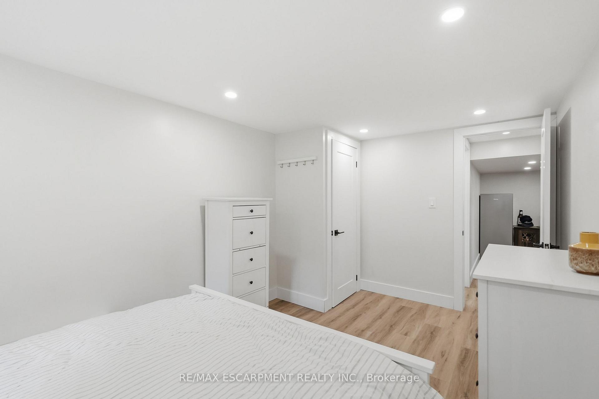 Photo 38 of 16 Kings Forest Drive, Hamilton, Huntington — HOMEH