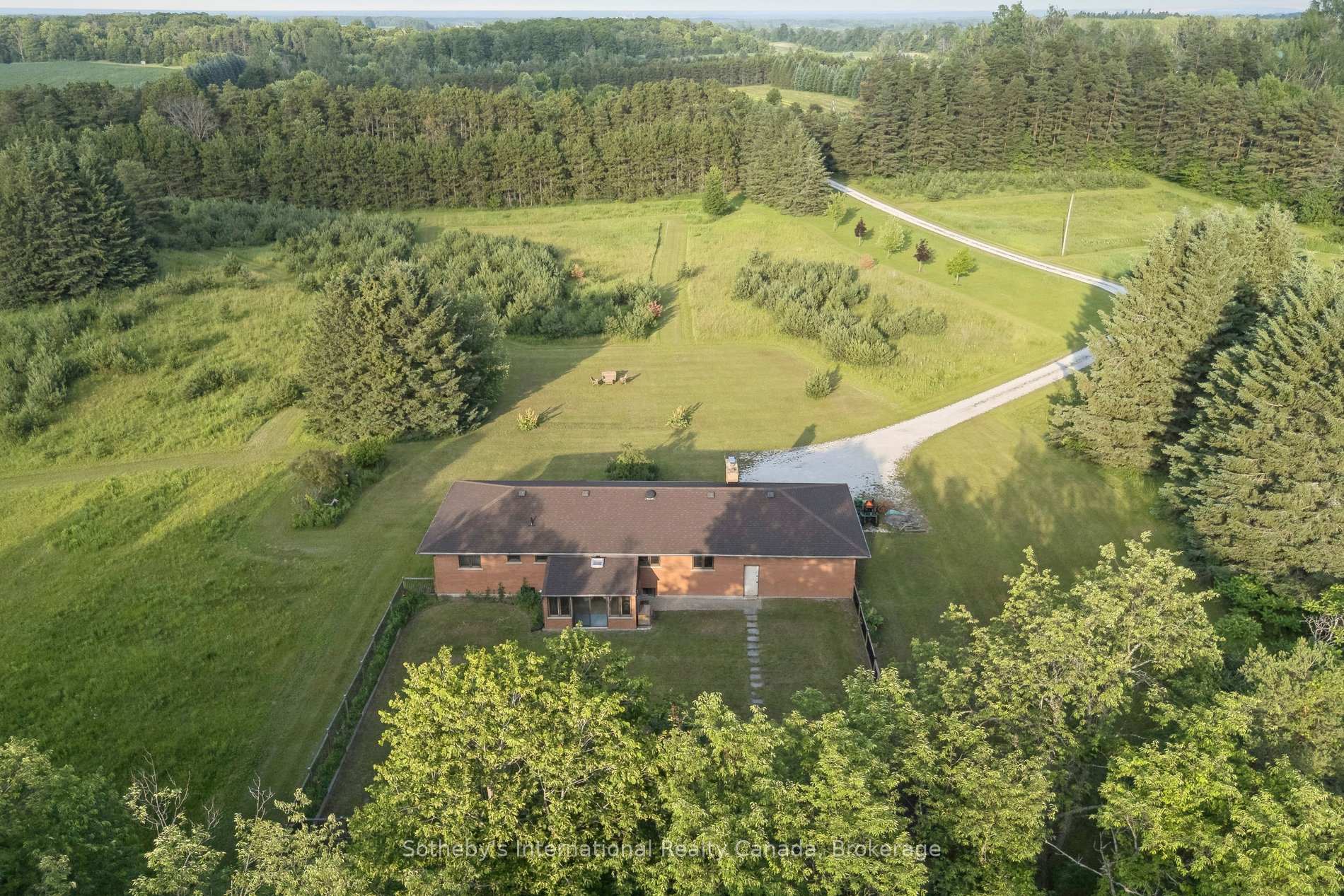 Photo 3 of 938400 Airport Road, Mulmur, Rural Mulmur — HOMEH