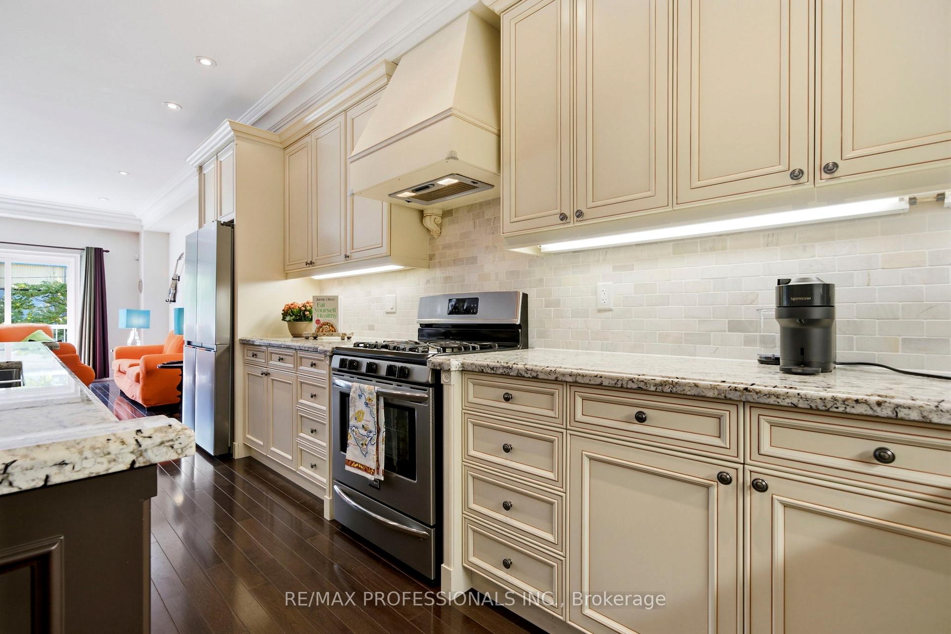 Photo 12 of 89 Twenty Second Street, Etobicoke, New Toronto — HOMEH