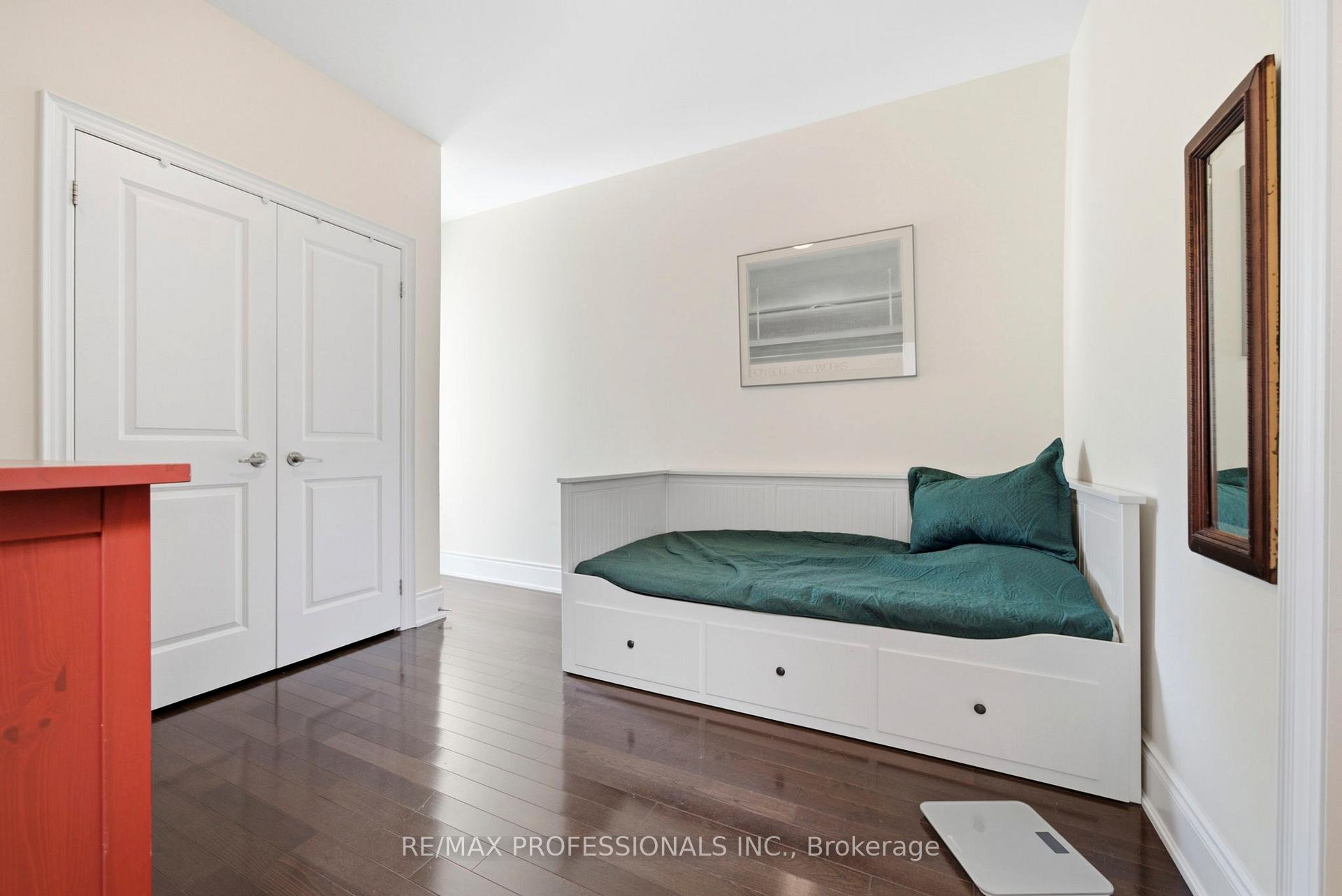 Photo 29 of 89 Twenty Second Street, Etobicoke, New Toronto — HOMEH