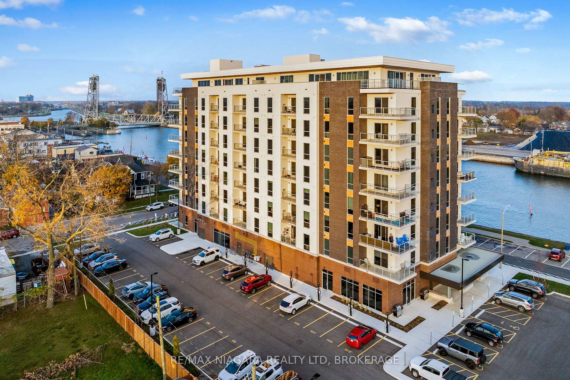 Front of Unit 703, 118 West Street