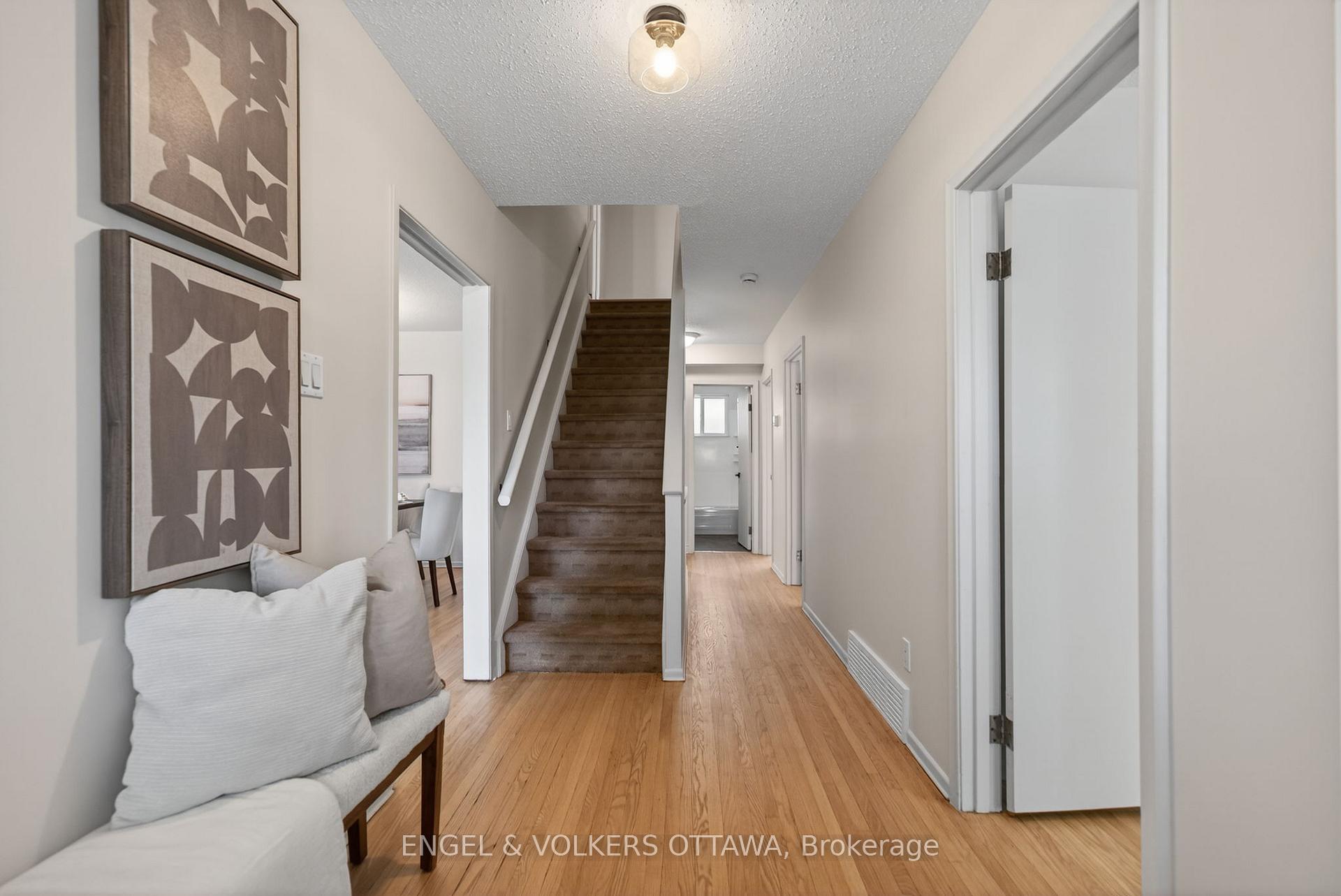 Photo 3 of 1862 Sharel Drive, Ottawa, Guildwood Estates - Urbandale Acres — HOMEH