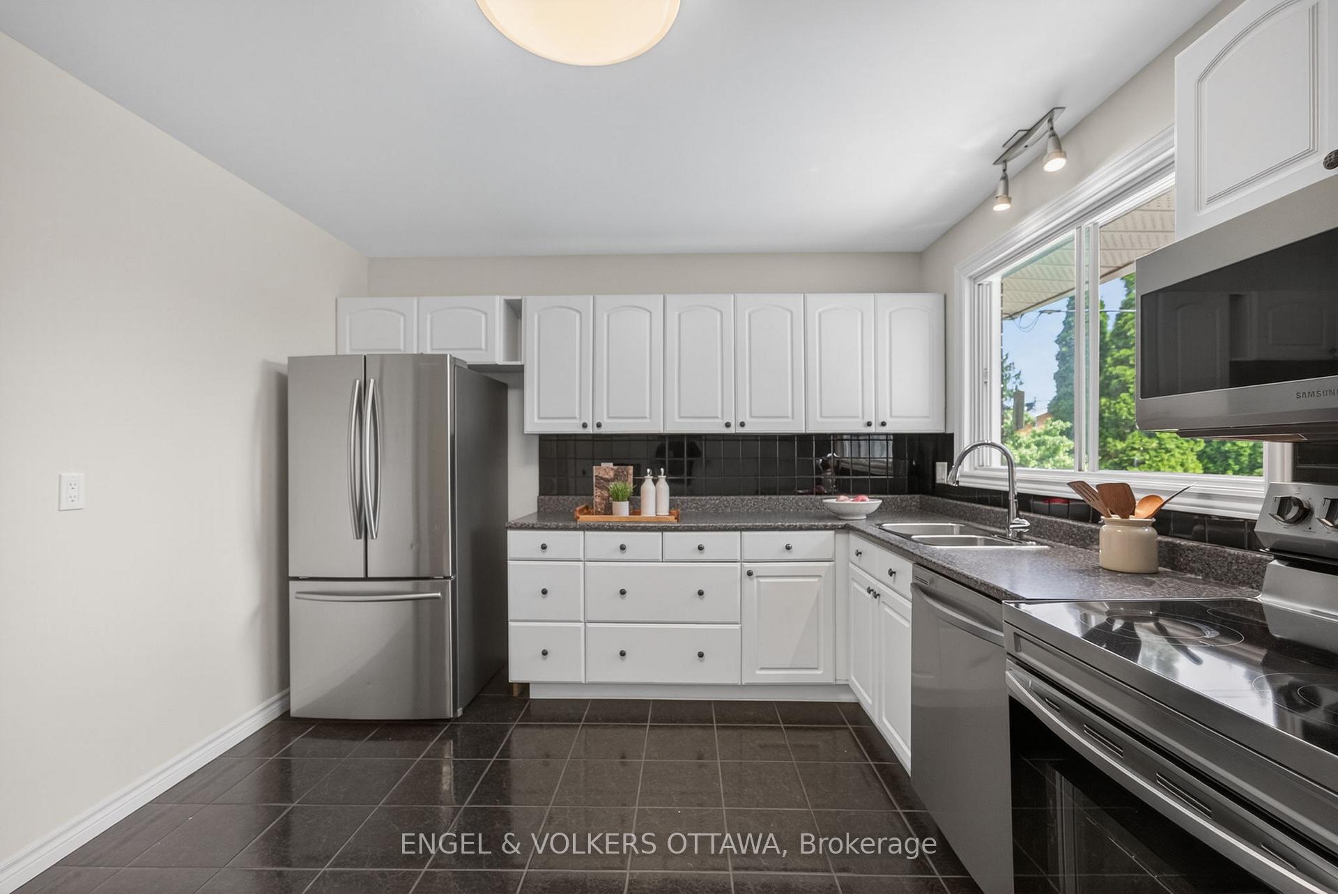 Photo 11 of 1862 Sharel Drive, Ottawa, Guildwood Estates - Urbandale Acres — HOMEH