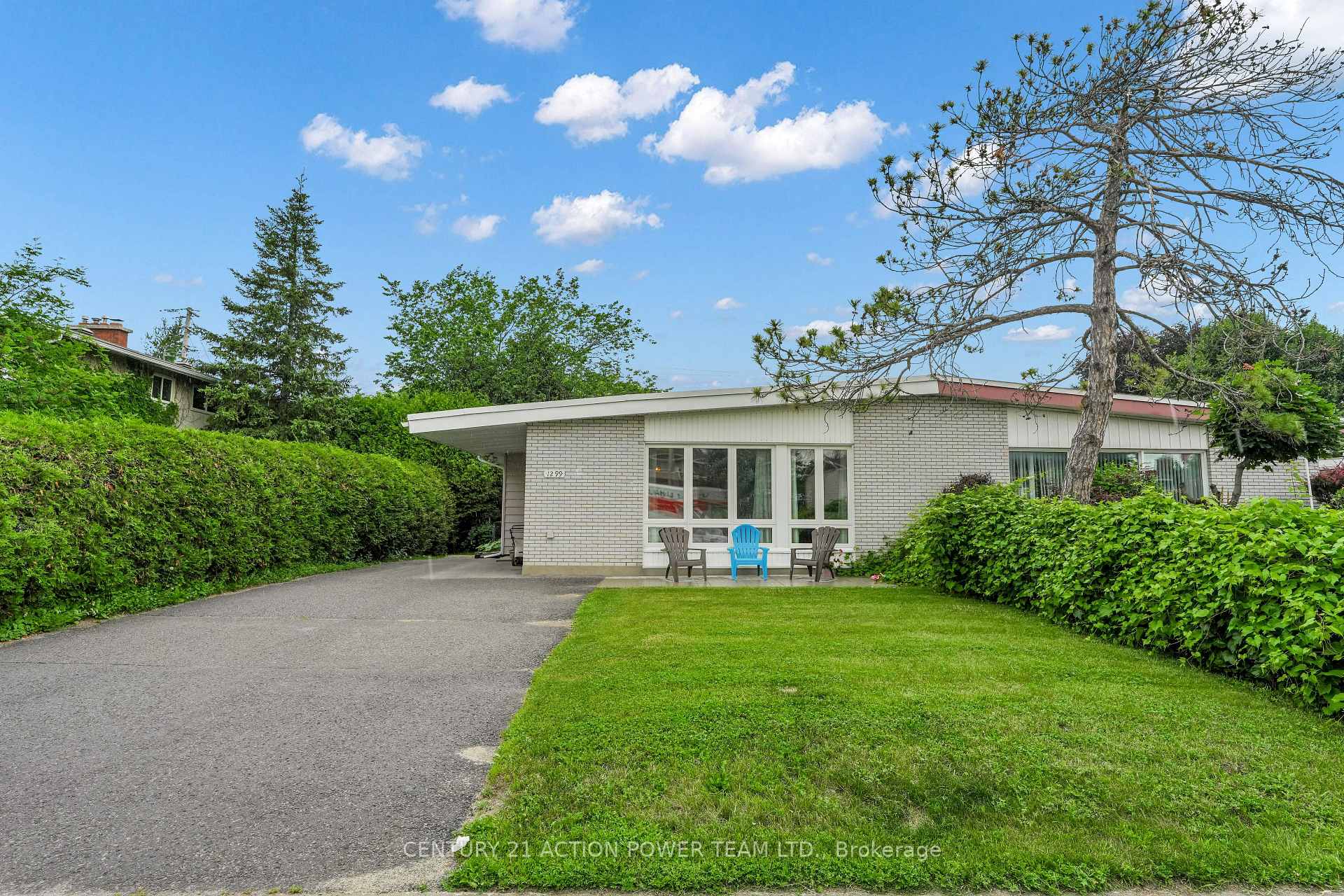 Photo 3 of 1299 Meadowlands Drive E, Ottawa, City View/Skyline/Fisher Heights/Parkwood Hills — HOMEH