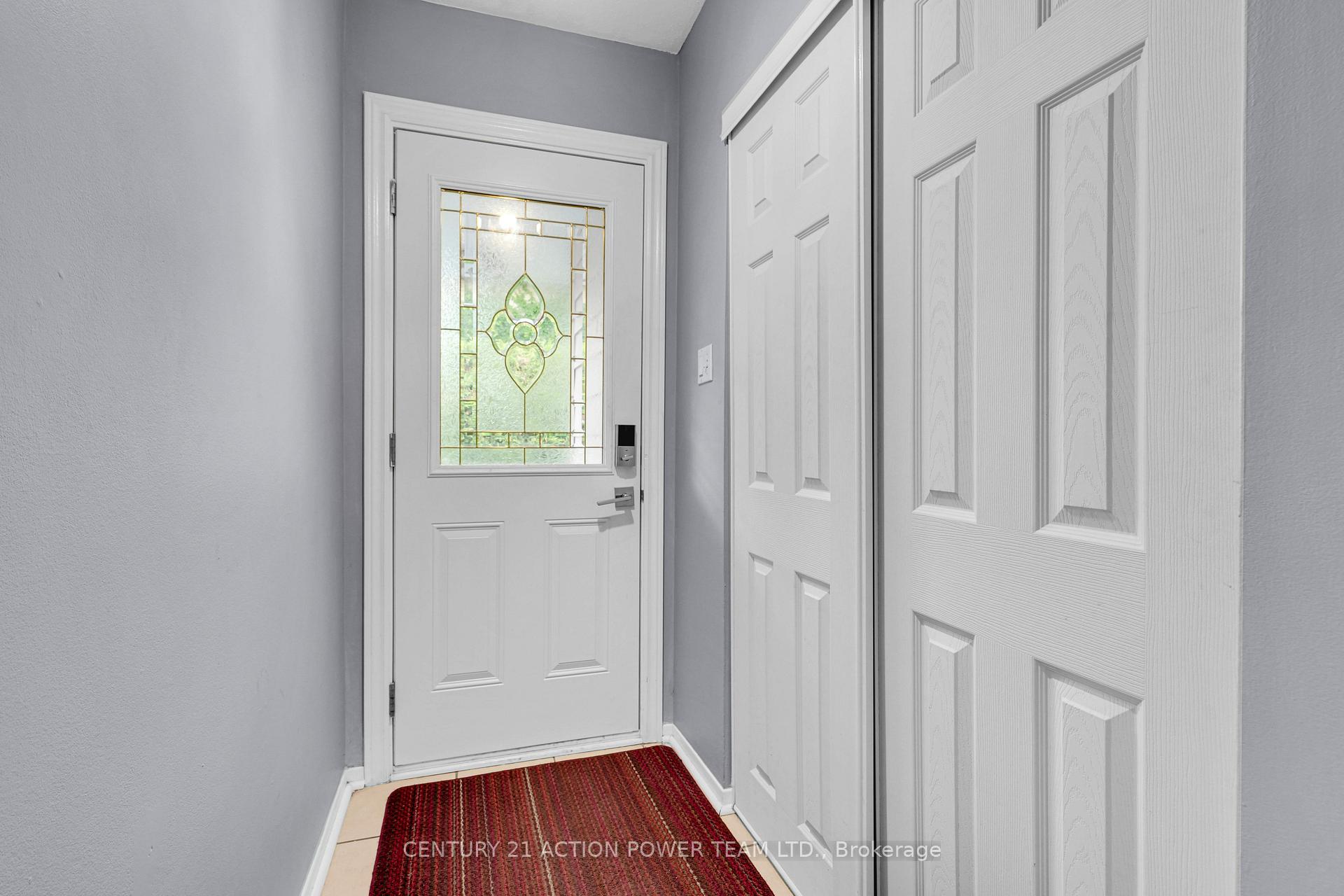Photo 4 of 1299 Meadowlands Drive E, Ottawa, City View/Skyline/Fisher Heights/Parkwood Hills — HOMEH