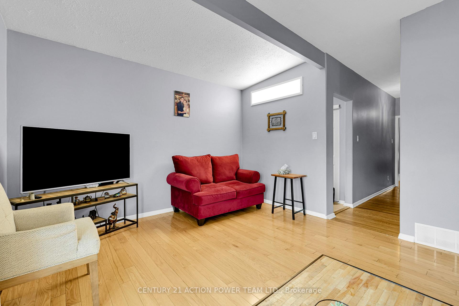 Photo 6 of 1299 Meadowlands Drive E, Ottawa, City View/Skyline/Fisher Heights/Parkwood Hills — HOMEH