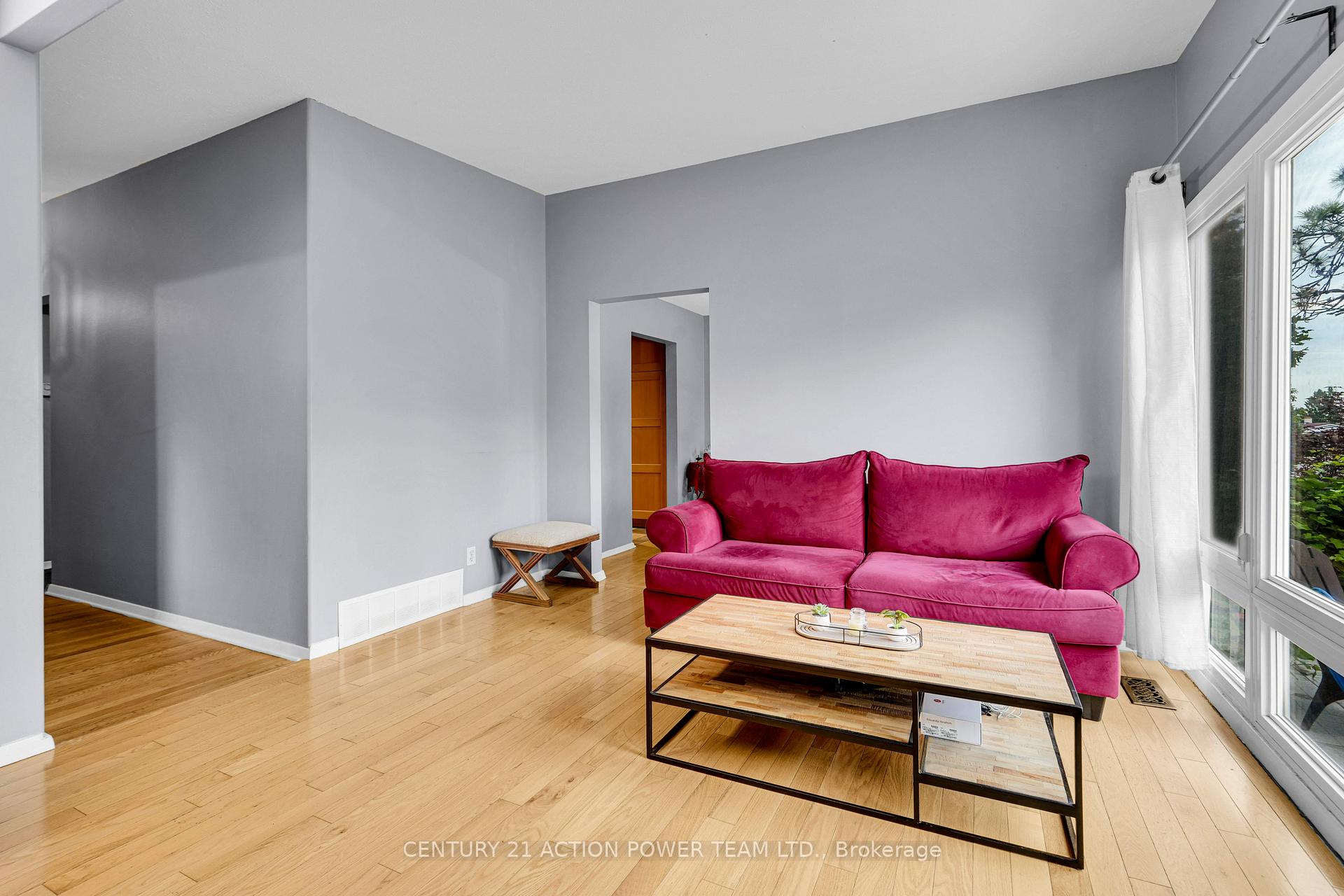 Photo 8 of 1299 Meadowlands Drive E, Ottawa, City View/Skyline/Fisher Heights/Parkwood Hills — HOMEH