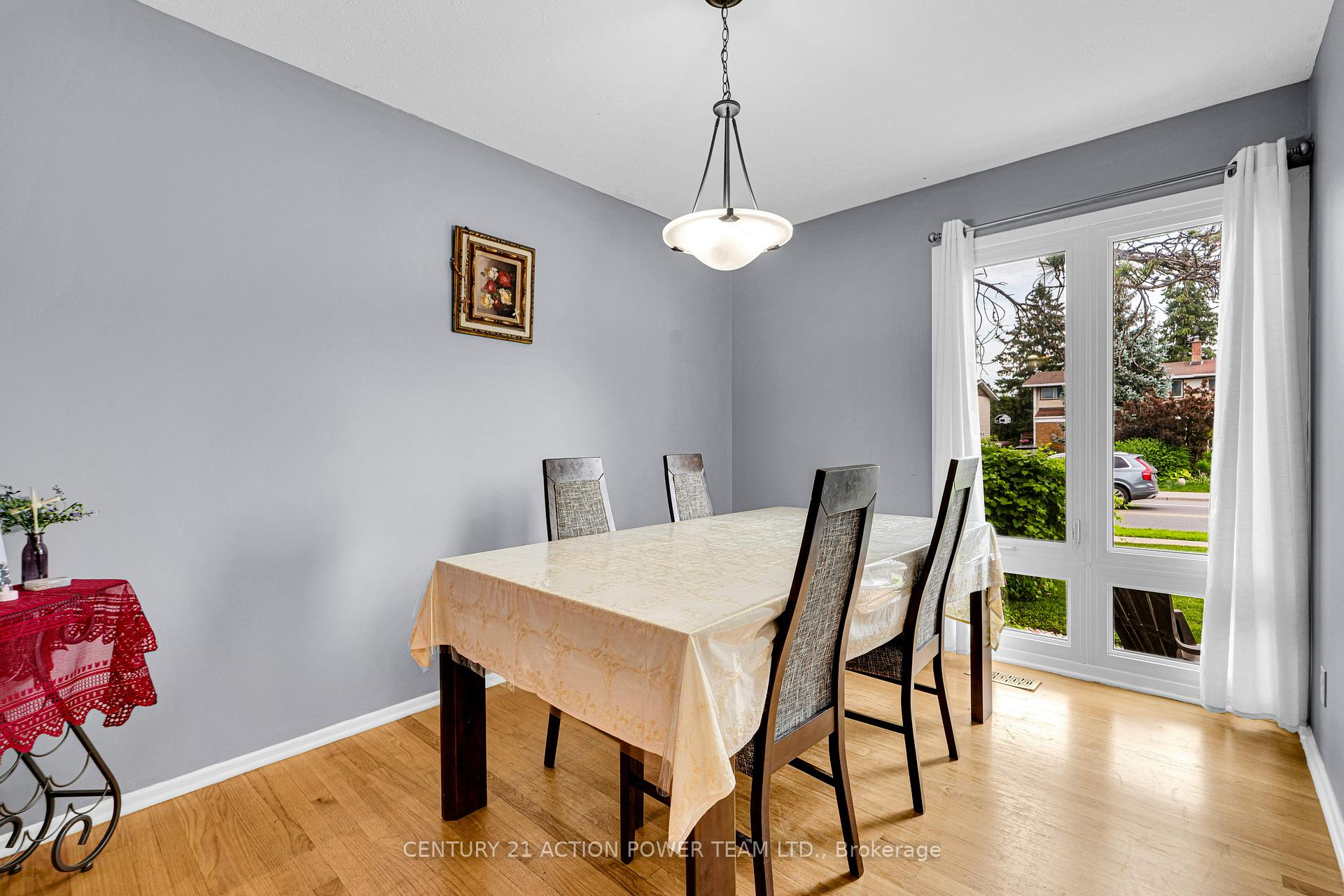 Photo 9 of 1299 Meadowlands Drive E, Ottawa, City View/Skyline/Fisher Heights/Parkwood Hills — HOMEH