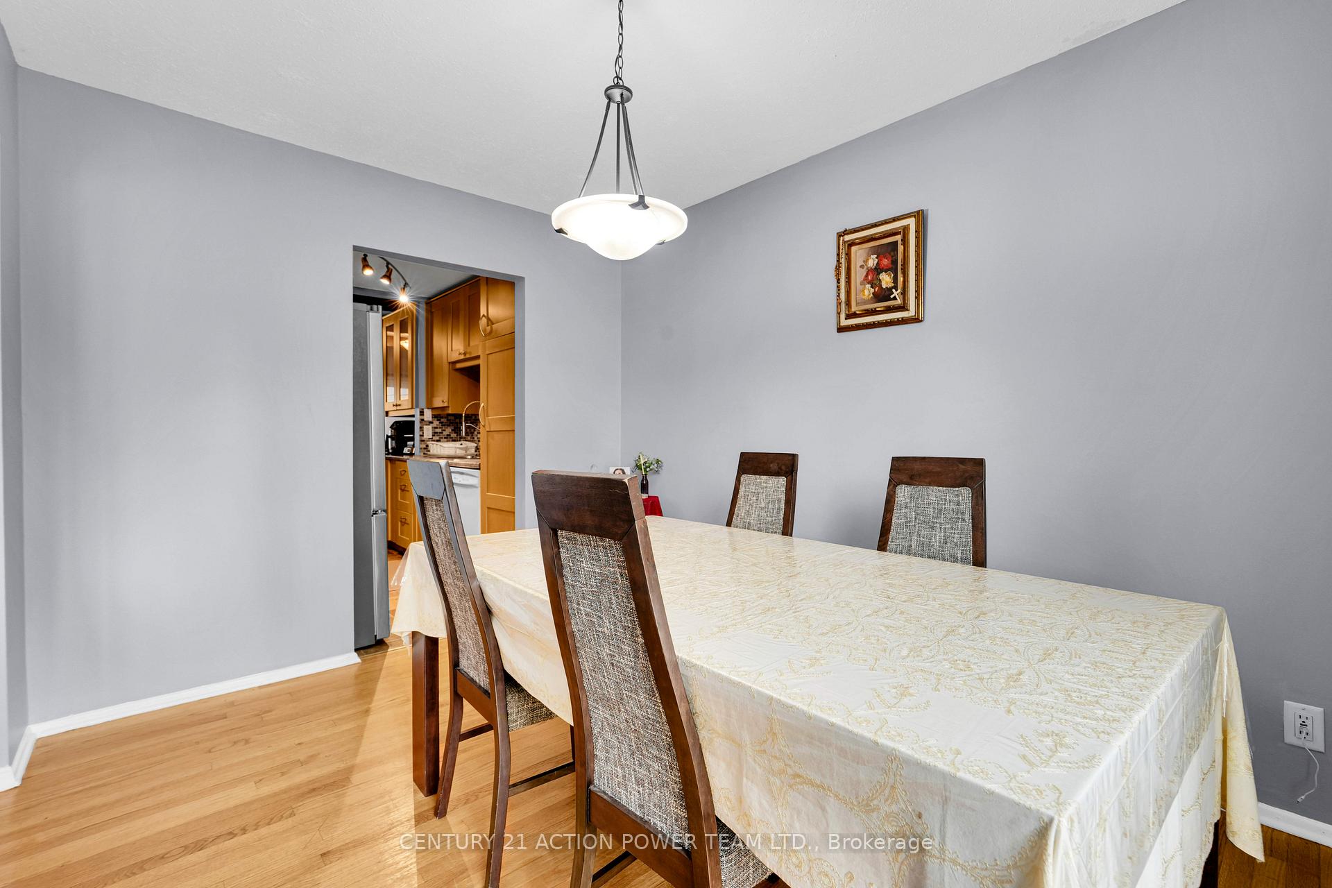 Photo 10 of 1299 Meadowlands Drive E, Ottawa, City View/Skyline/Fisher Heights/Parkwood Hills — HOMEH