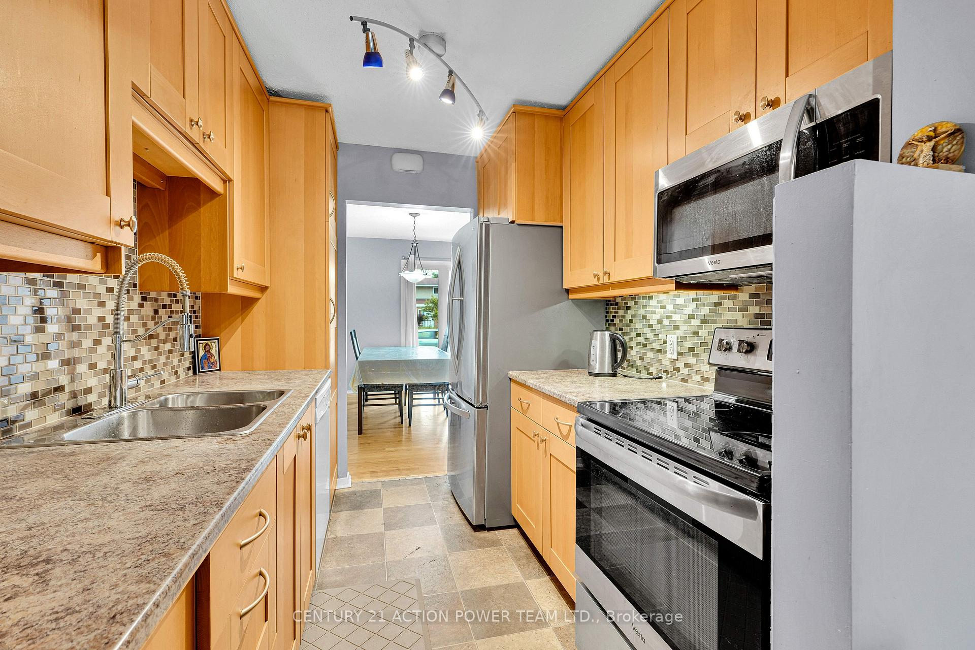 Photo 12 of 1299 Meadowlands Drive E, Ottawa, City View/Skyline/Fisher Heights/Parkwood Hills — HOMEH