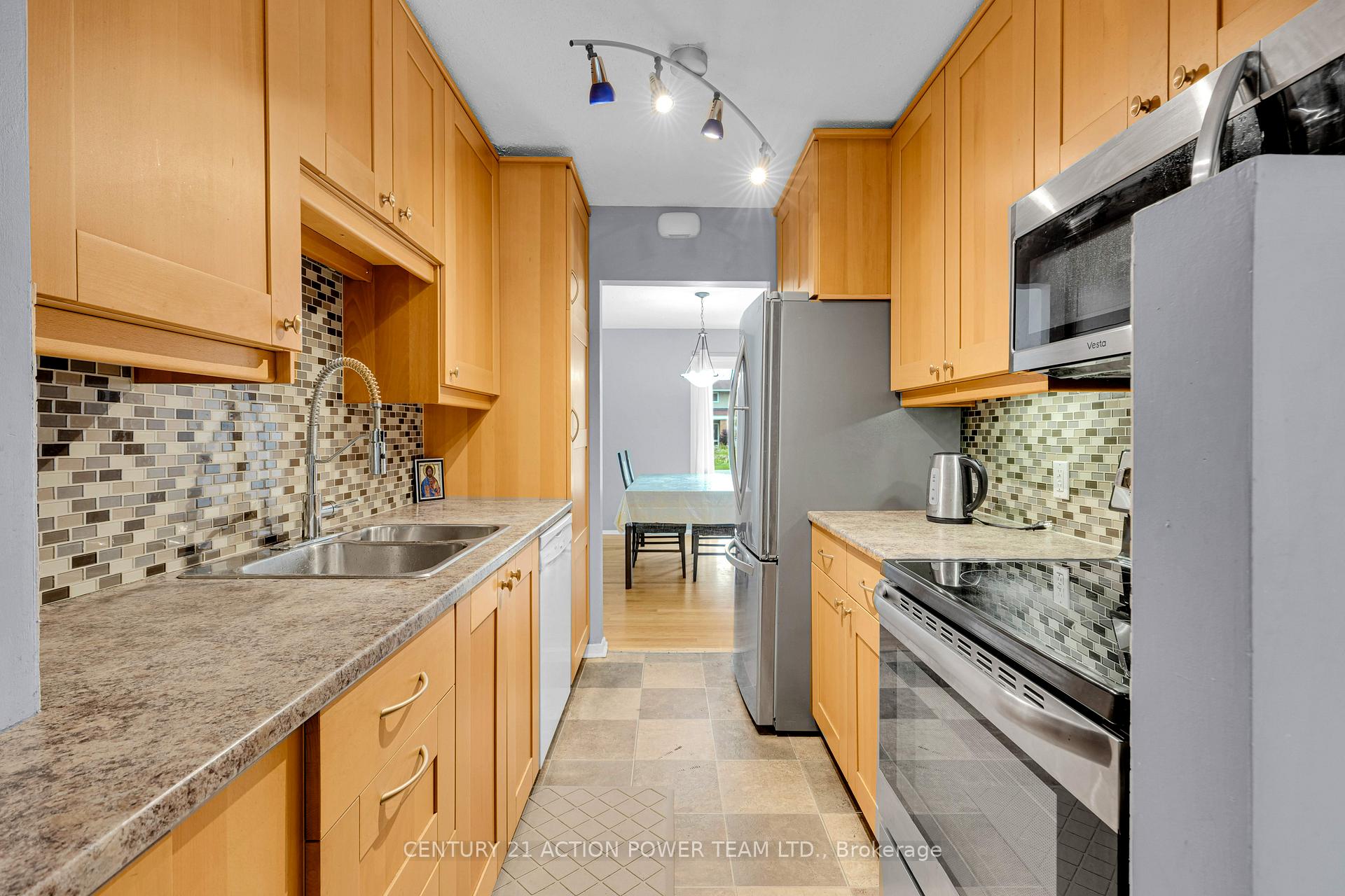 Photo 13 of 1299 Meadowlands Drive E, Ottawa, City View/Skyline/Fisher Heights/Parkwood Hills — HOMEH