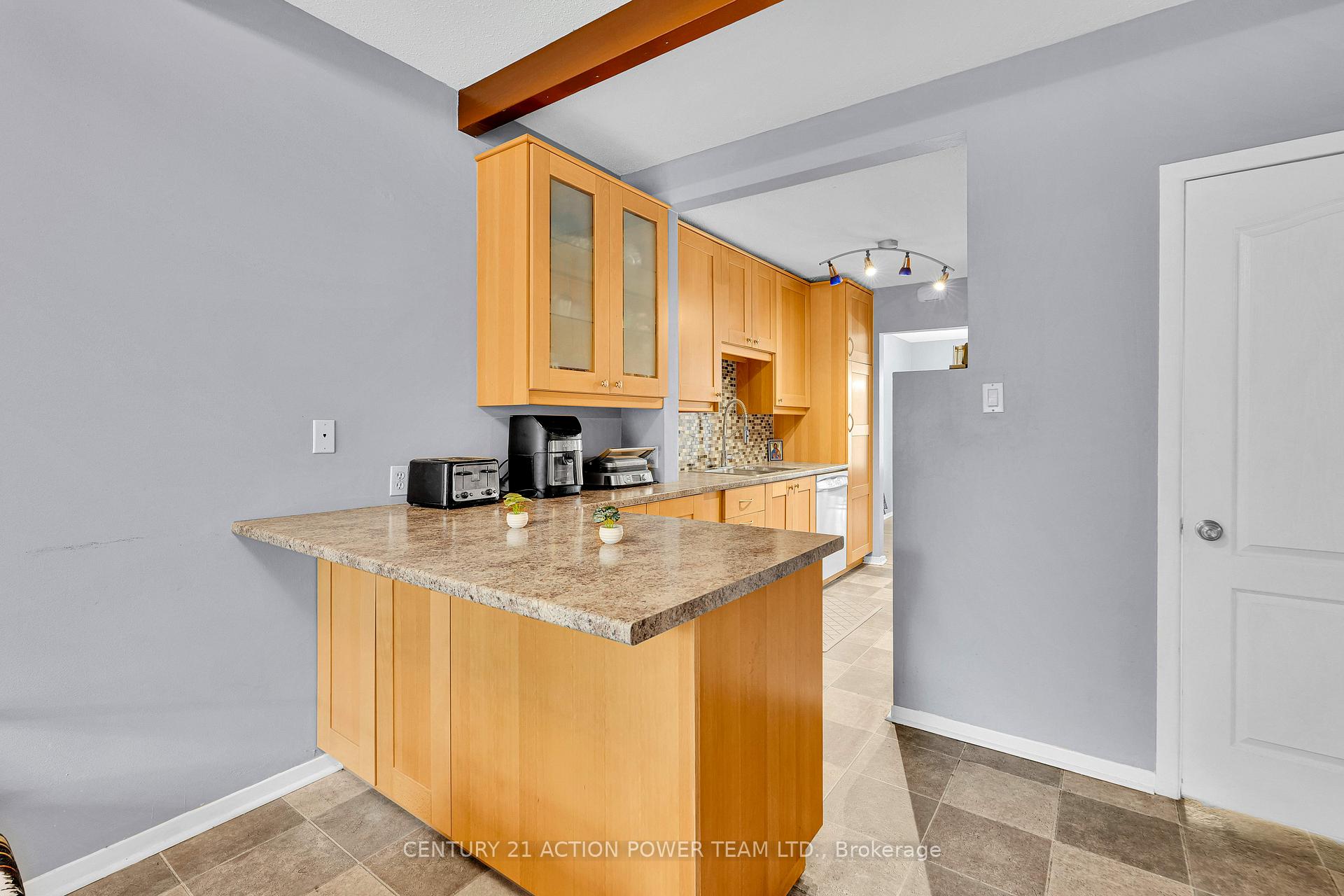 Photo 16 of 1299 Meadowlands Drive E, Ottawa, City View/Skyline/Fisher Heights/Parkwood Hills — HOMEH
