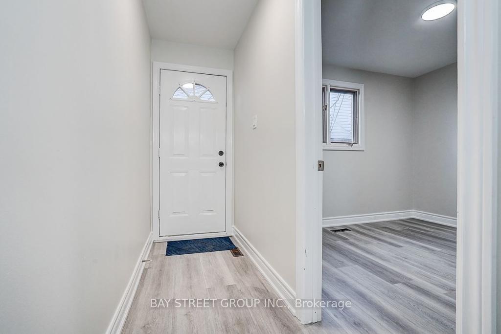 Photo 2 of Unit Ground & Basement, 269 Shawnee Circle, North York, Pleasant View — HOMEH