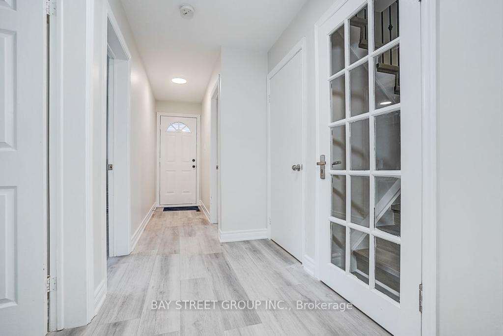 Photo 3 of Unit Ground & Basement, 269 Shawnee Circle, North York, Pleasant View — HOMEH