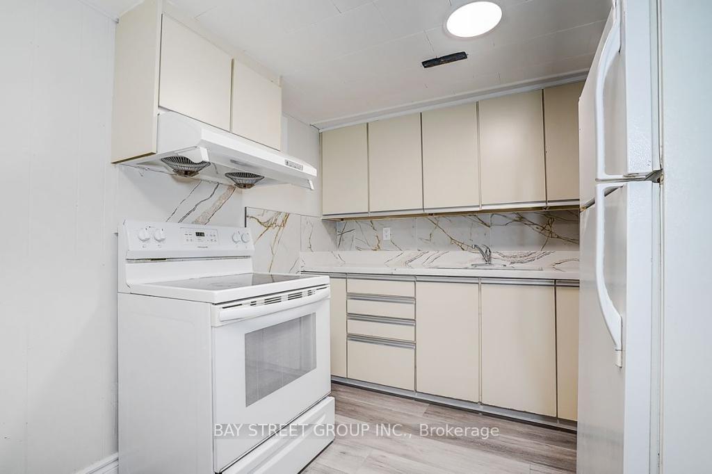 Photo 12 of Unit Ground & Basement, 269 Shawnee Circle, North York, Pleasant View — HOMEH