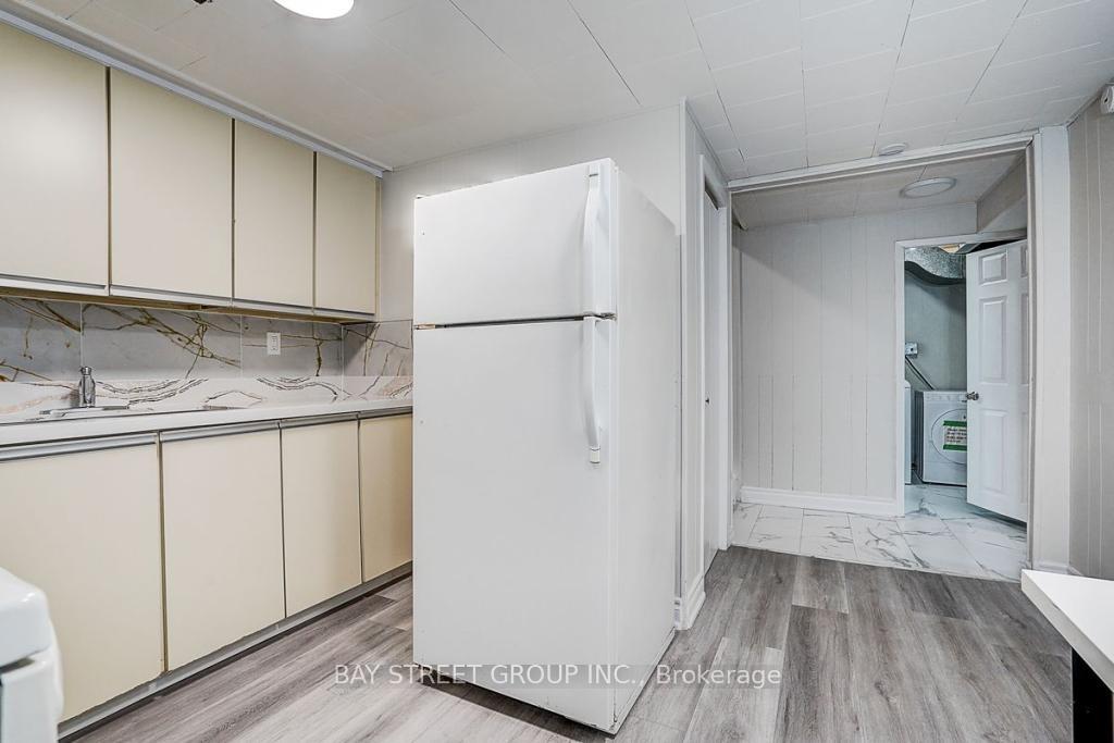 Photo 14 of Unit Ground & Basement, 269 Shawnee Circle, North York, Pleasant View — HOMEH