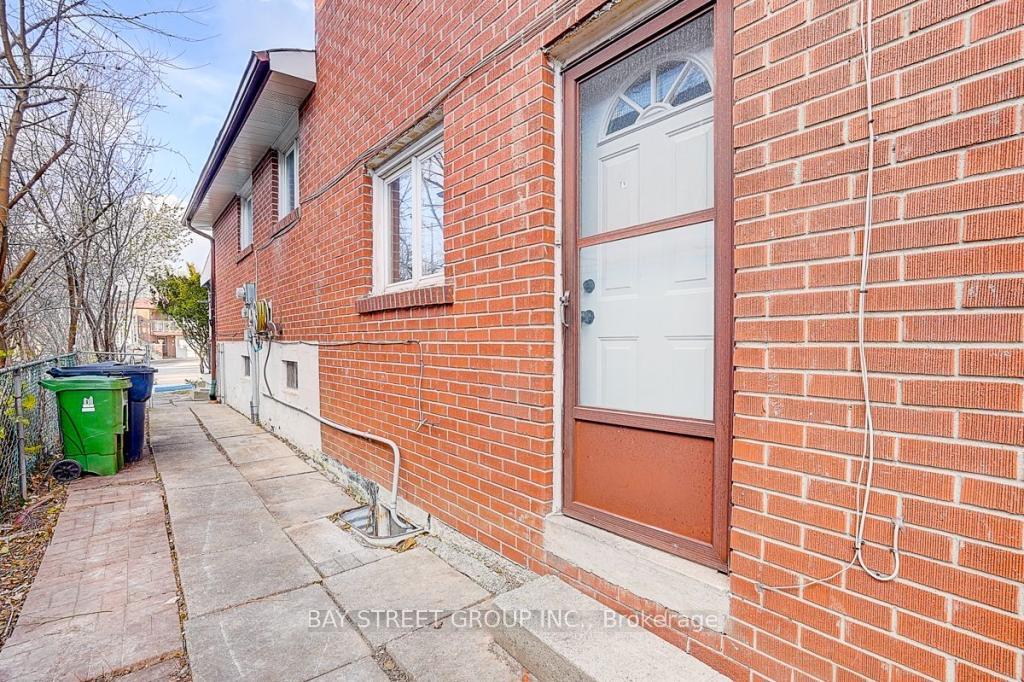 Photo 18 of Unit Ground & Basement, 269 Shawnee Circle, North York, Pleasant View — HOMEH