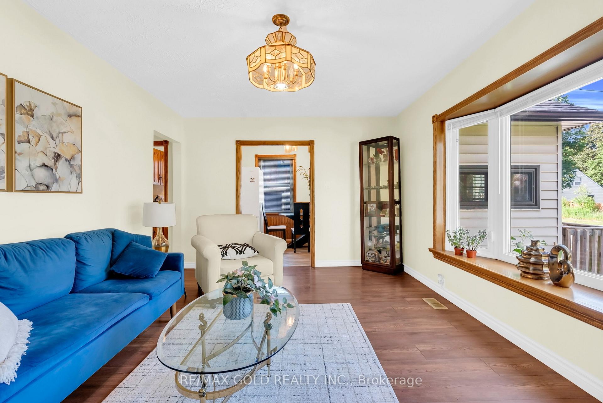 Photo 5 of 213 Mason Boulevard, Halton Hills, Acton — HOMEH