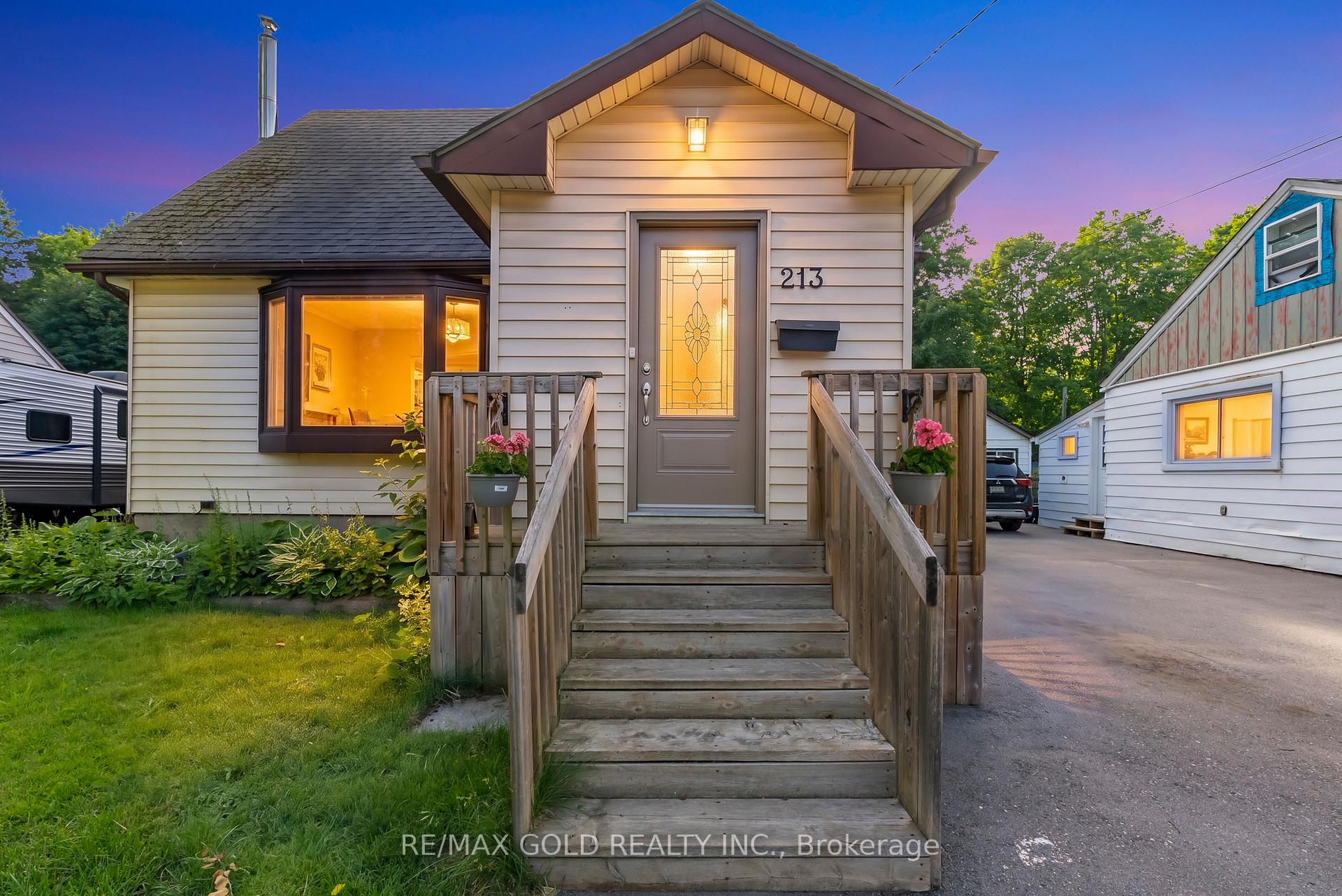 Photo 45 of 213 Mason Boulevard, Halton Hills, Acton — HOMEH