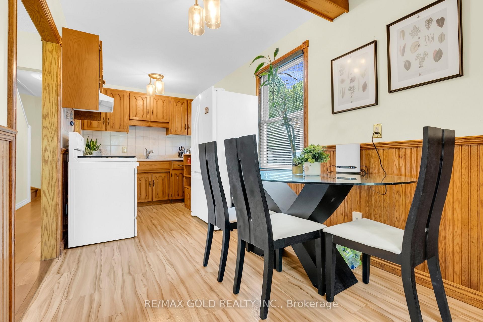 Photo 12 of 213 Mason Boulevard, Halton Hills, Acton — HOMEH