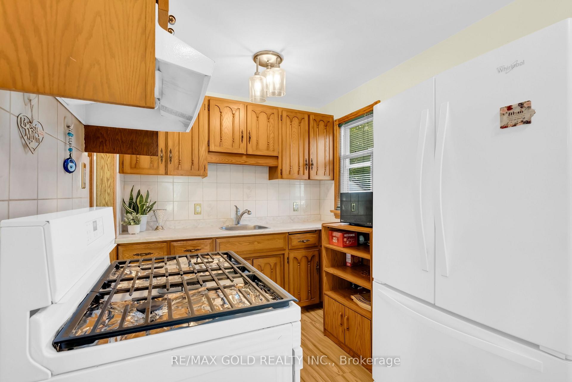 Photo 14 of 213 Mason Boulevard, Halton Hills, Acton — HOMEH