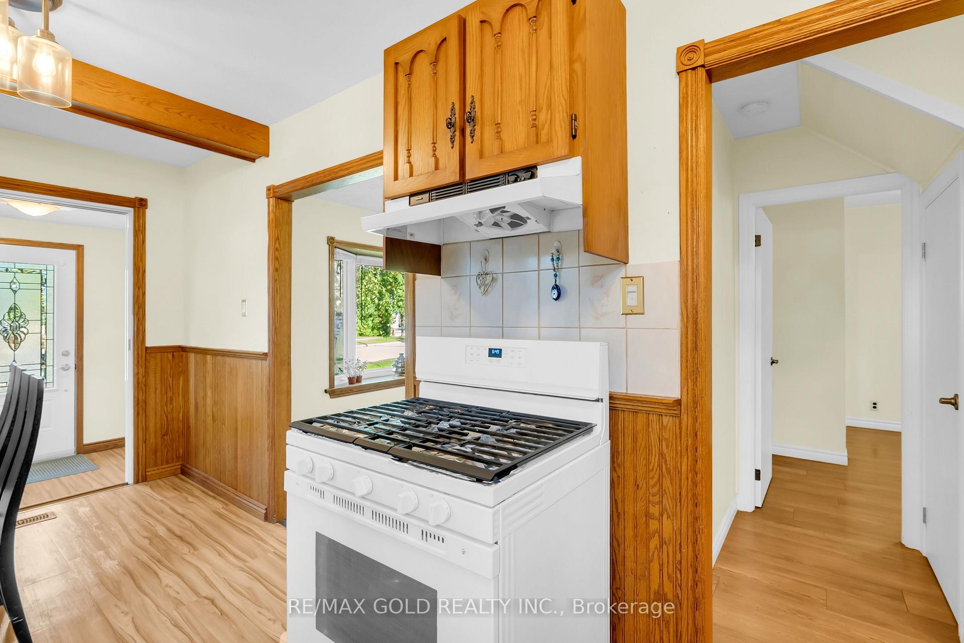Photo 15 of 213 Mason Boulevard, Halton Hills, Acton — HOMEH