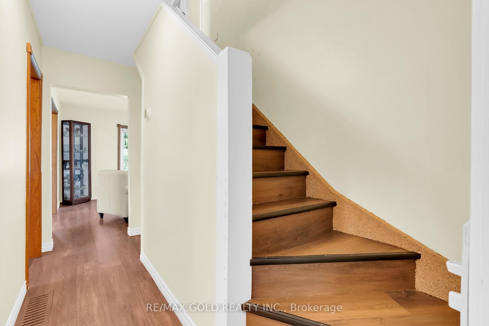 Photo 20 of 213 Mason Boulevard, Halton Hills, Acton — HOMEH