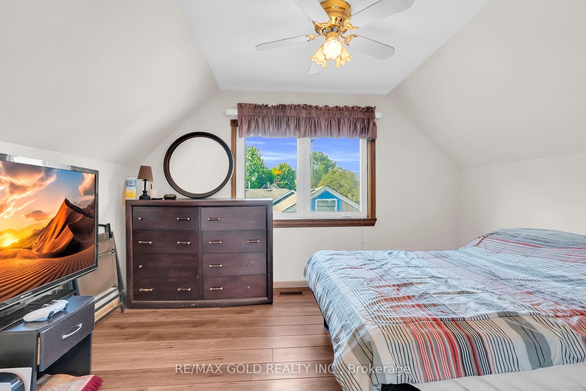 Photo 21 of 213 Mason Boulevard, Halton Hills, Acton — HOMEH