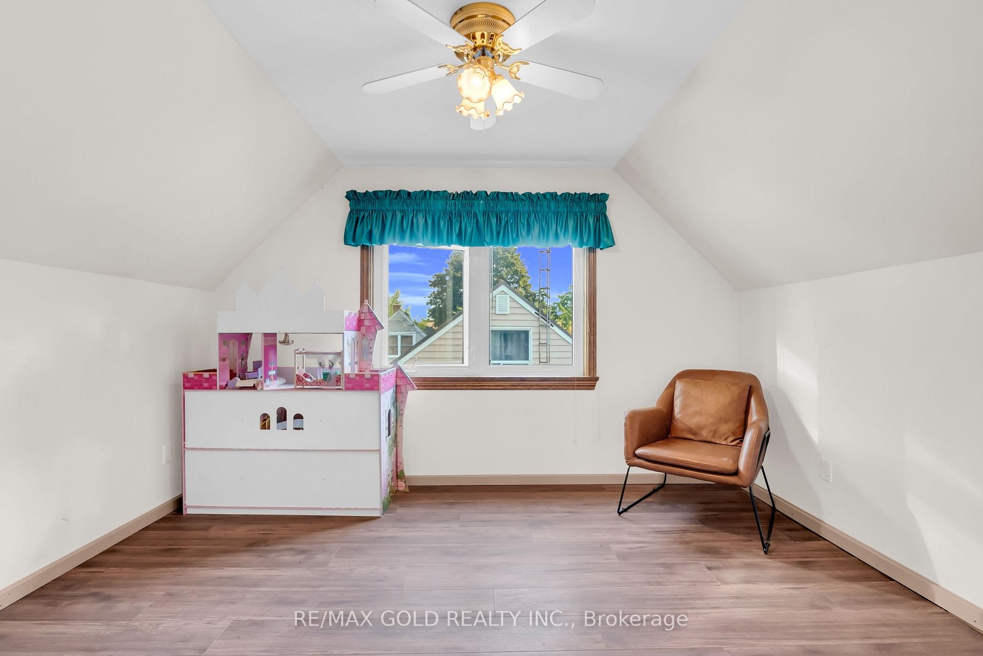 Photo 23 of 213 Mason Boulevard, Halton Hills, Acton — HOMEH