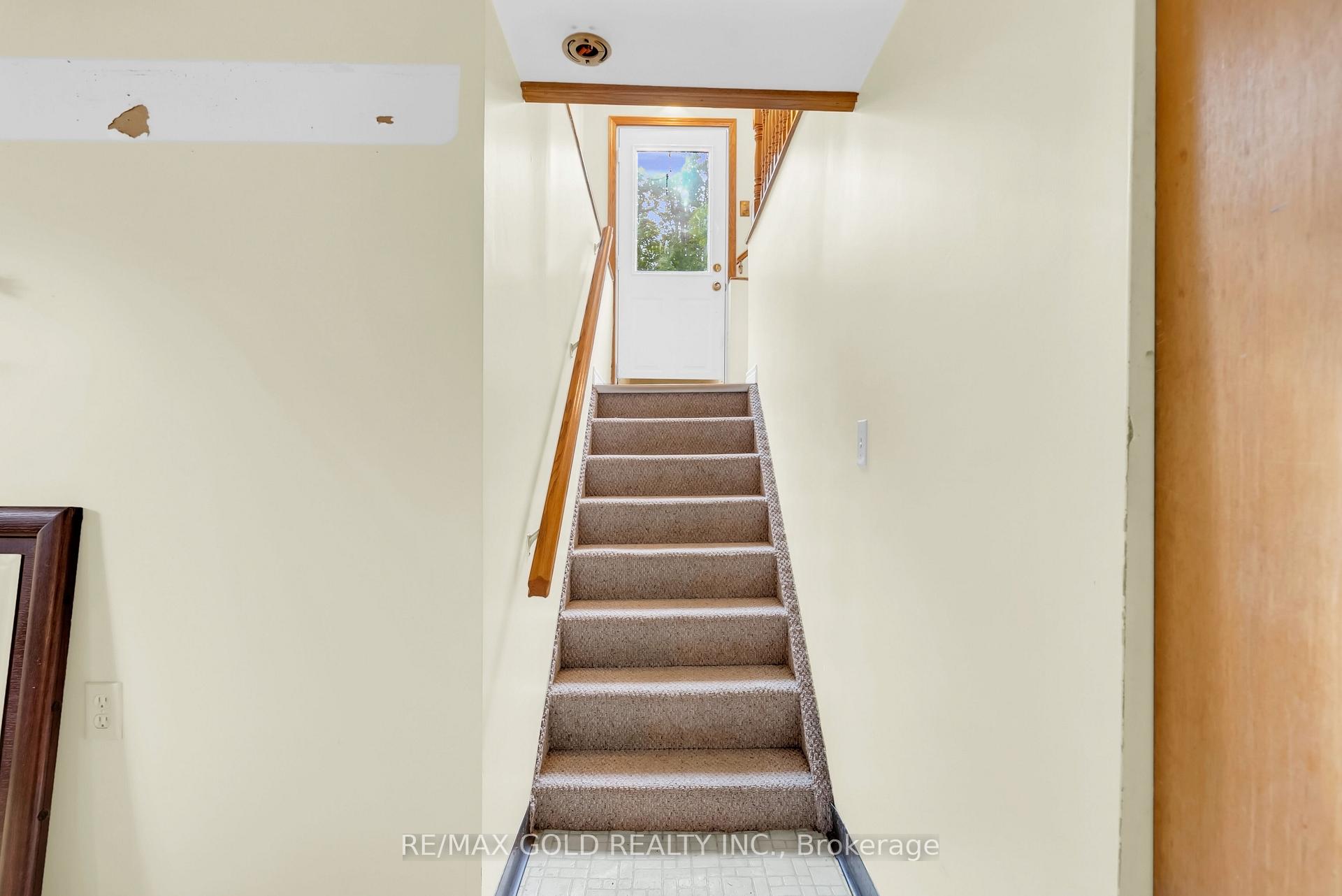 Photo 25 of 213 Mason Boulevard, Halton Hills, Acton — HOMEH