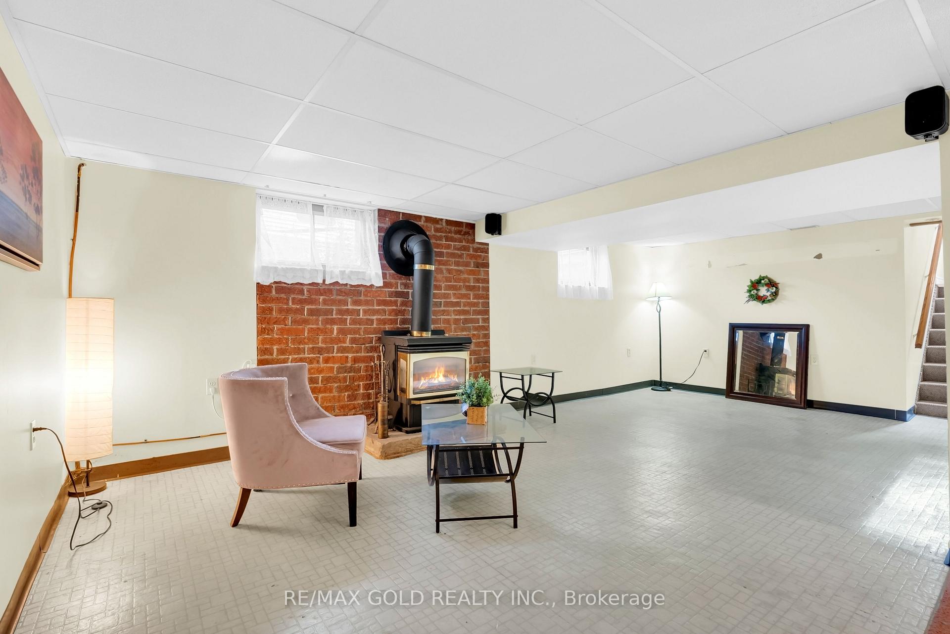 Photo 26 of 213 Mason Boulevard, Halton Hills, Acton — HOMEH