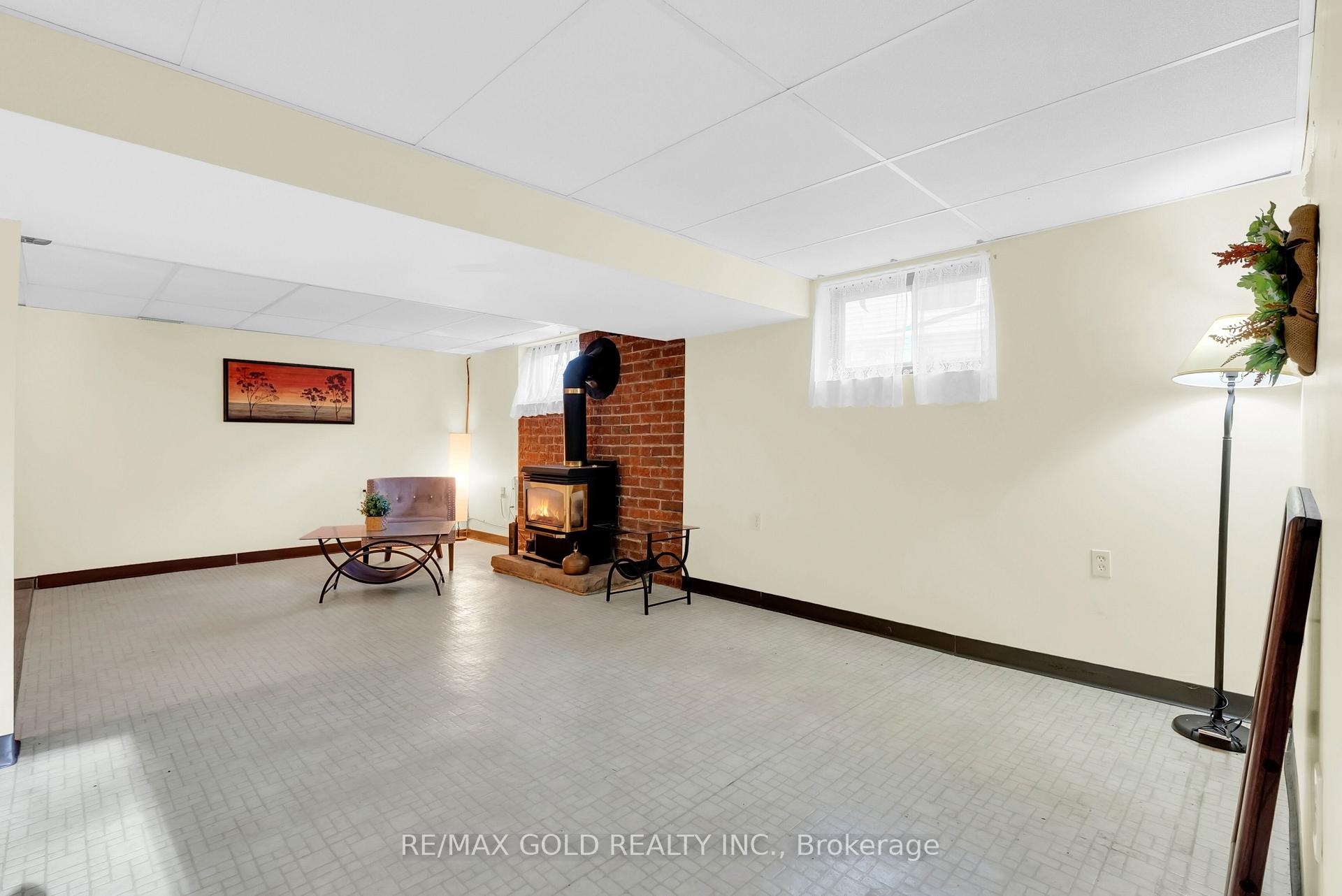 Photo 27 of 213 Mason Boulevard, Halton Hills, Acton — HOMEH