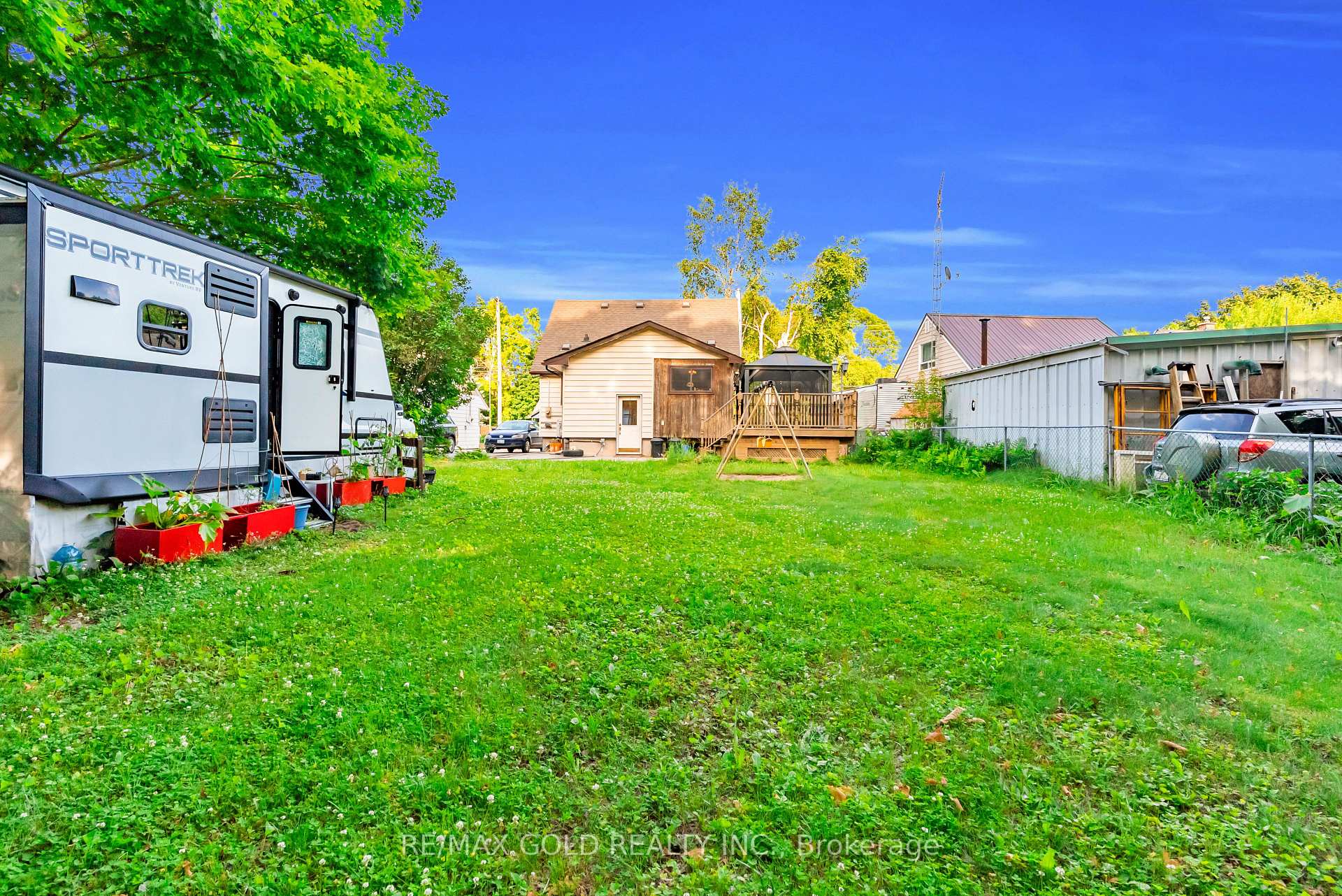 Photo 33 of 213 Mason Boulevard, Halton Hills, Acton — HOMEH