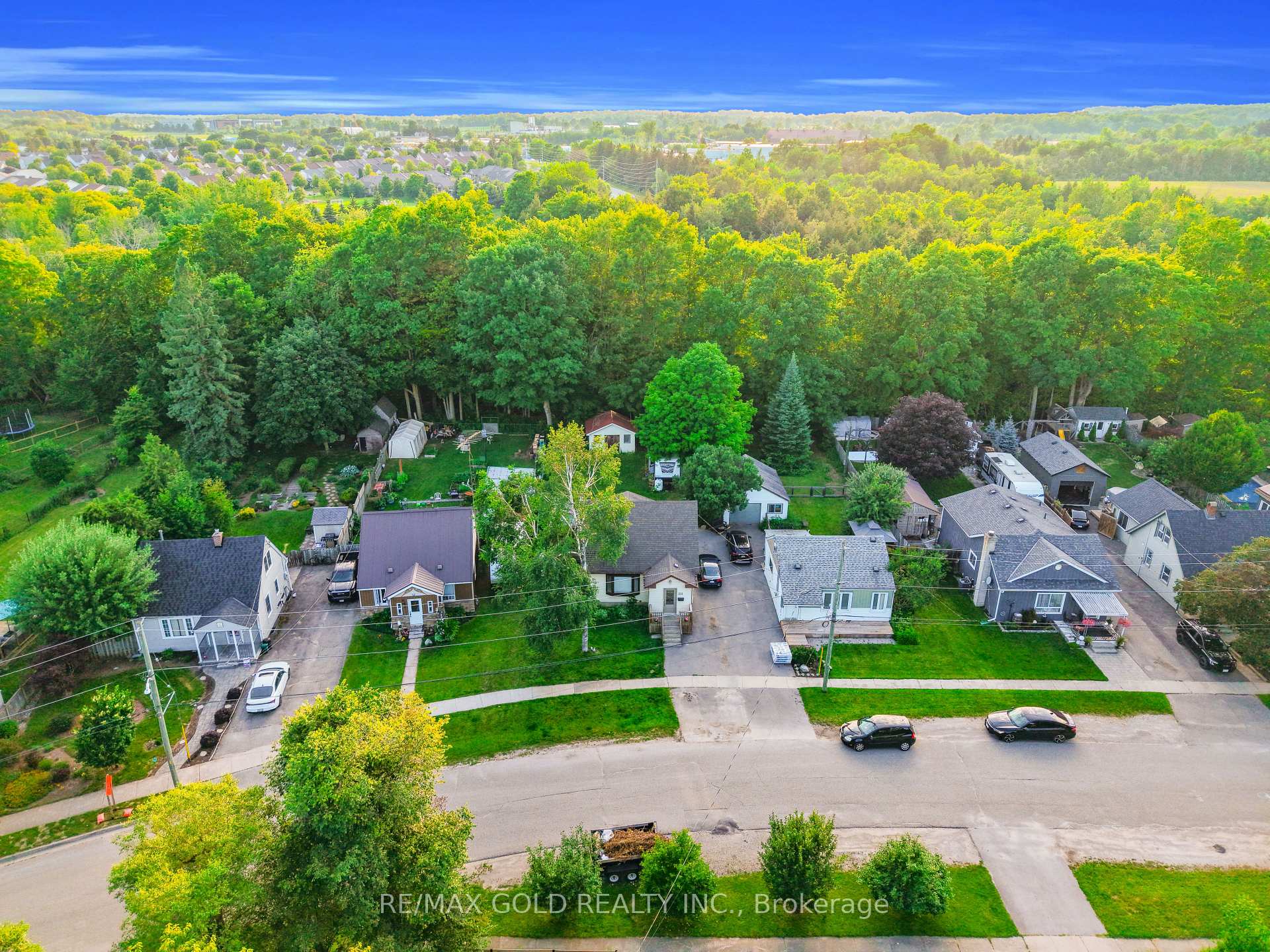 Photo 40 of 213 Mason Boulevard, Halton Hills, Acton — HOMEH
