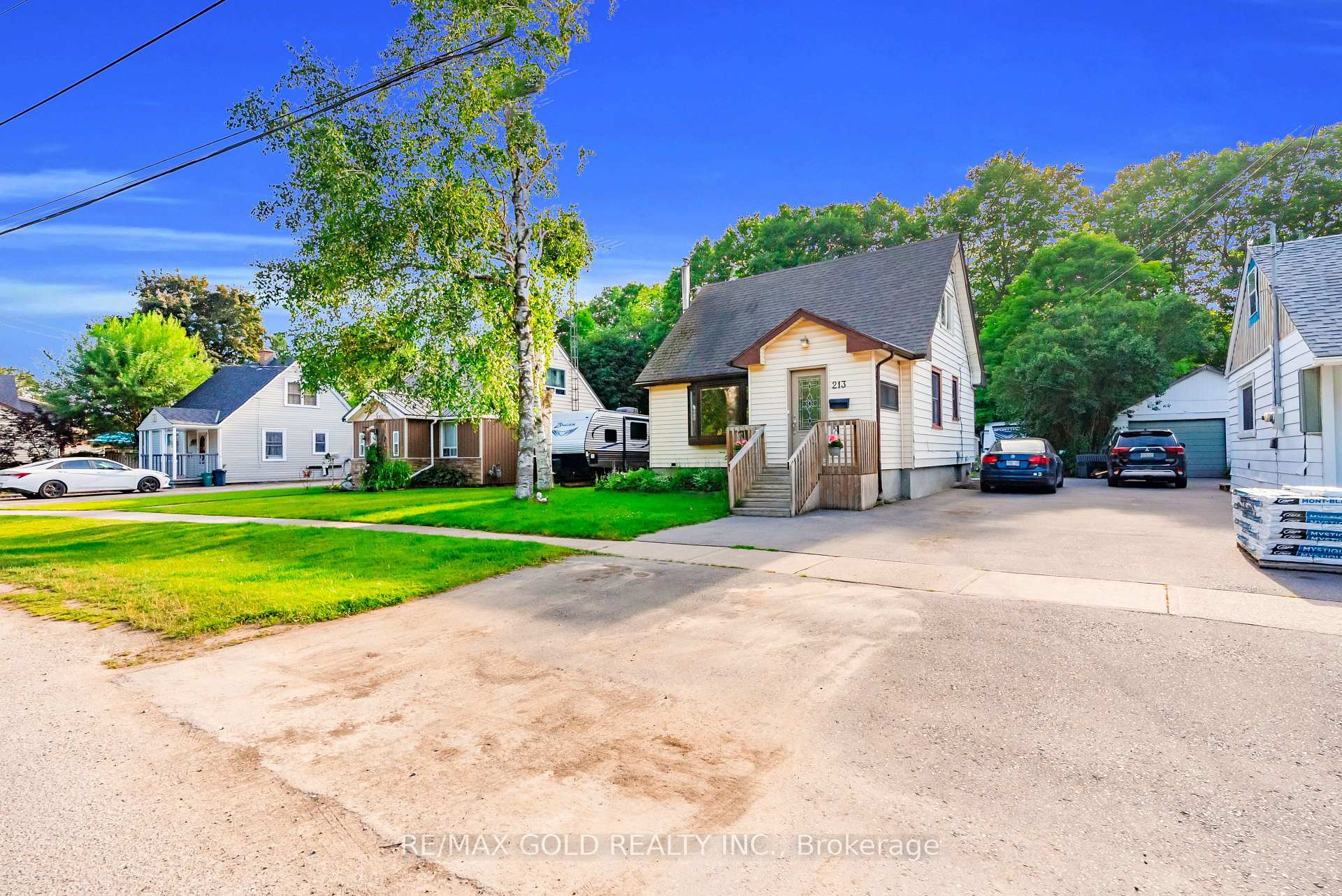 Photo 43 of 213 Mason Boulevard, Halton Hills, Acton — HOMEH