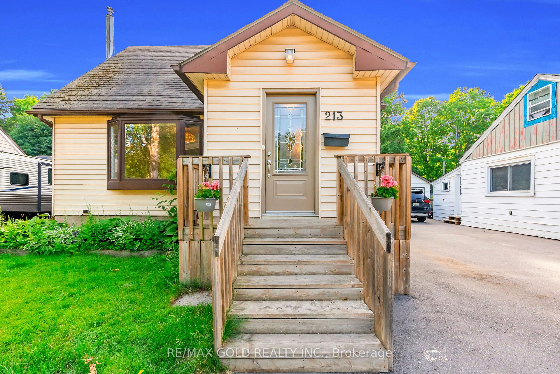 Photo 44 of 213 Mason Boulevard, Halton Hills, Acton — HOMEH