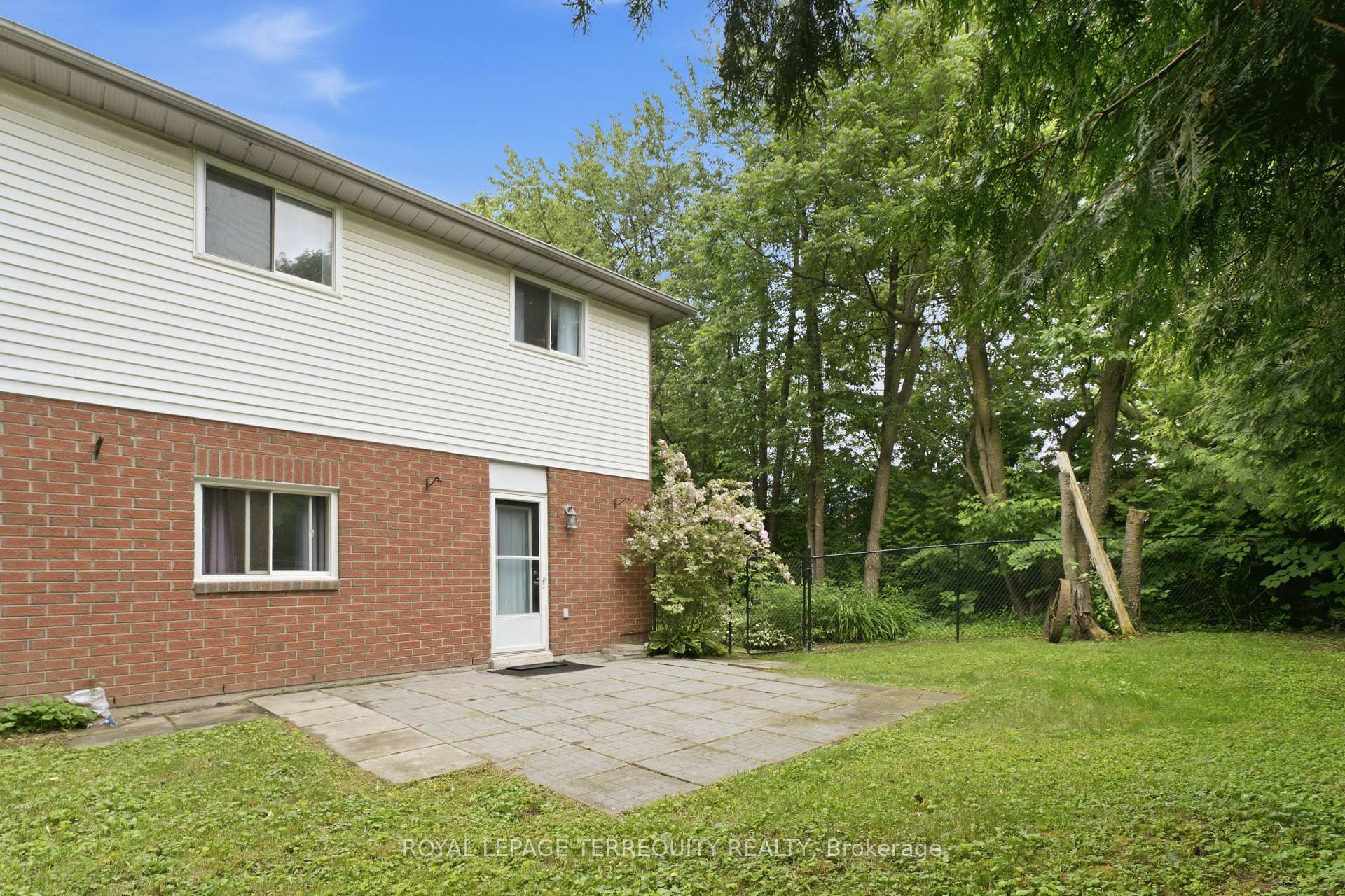 Photo 4 of 48 Borland Court, Clarington, Bowmanville — HOMEH