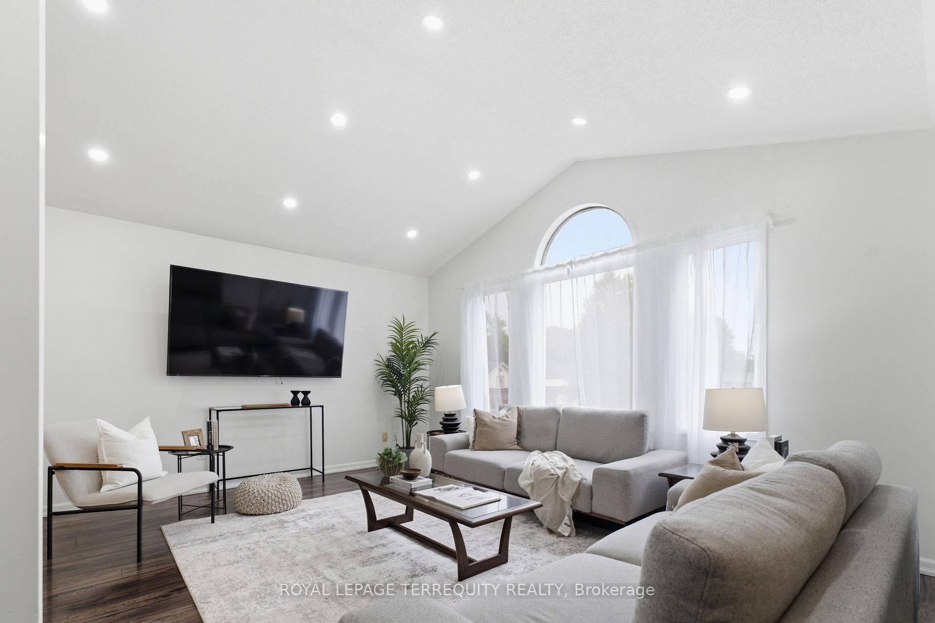 Photo 6 of 48 Borland Court, Clarington, Bowmanville — HOMEH
