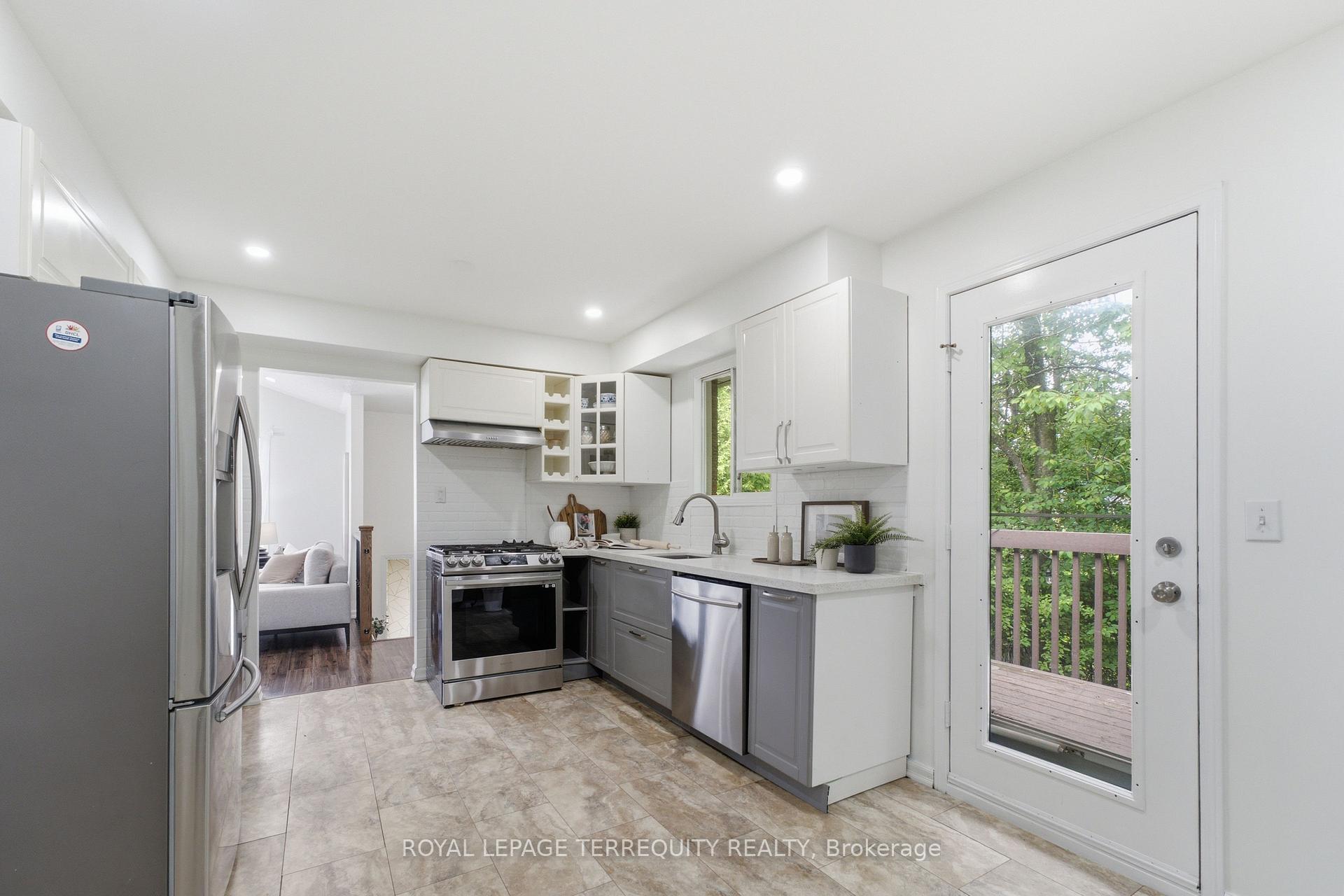 Photo 14 of 48 Borland Court, Clarington, Bowmanville — HOMEH