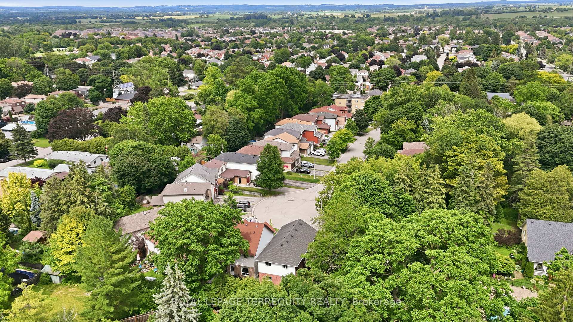 Photo 23 of 48 Borland Court, Clarington, Bowmanville — HOMEH